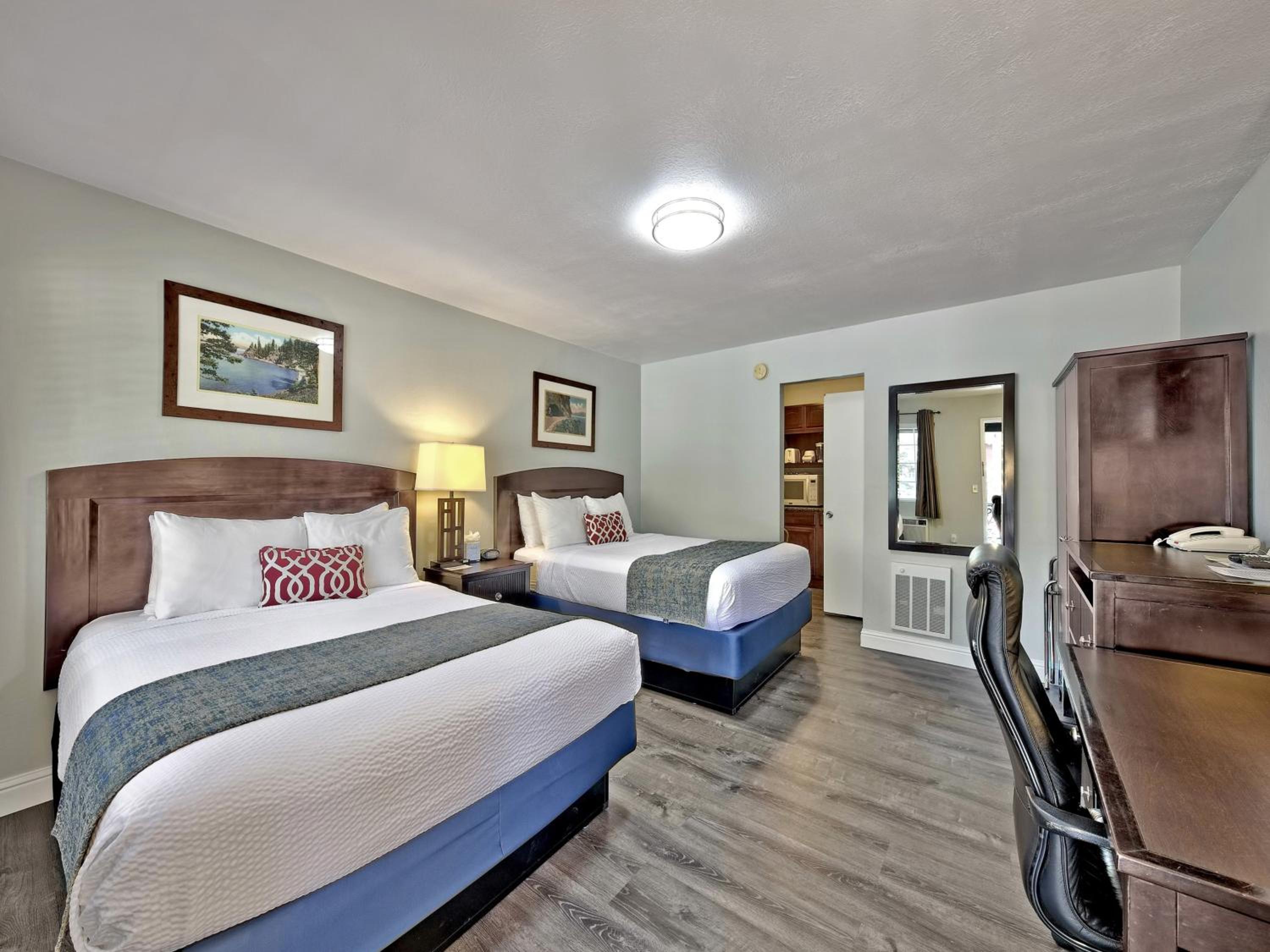 Queen Suite with Two Queen Beds - Photo 1