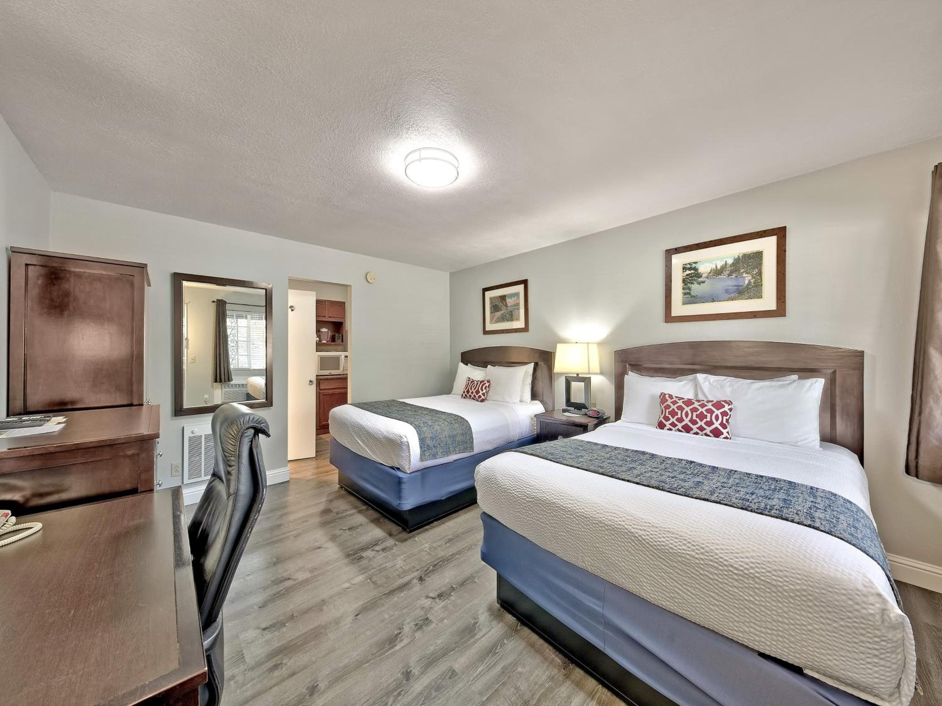 Queen Suite with Two Queen Beds - Photo 7