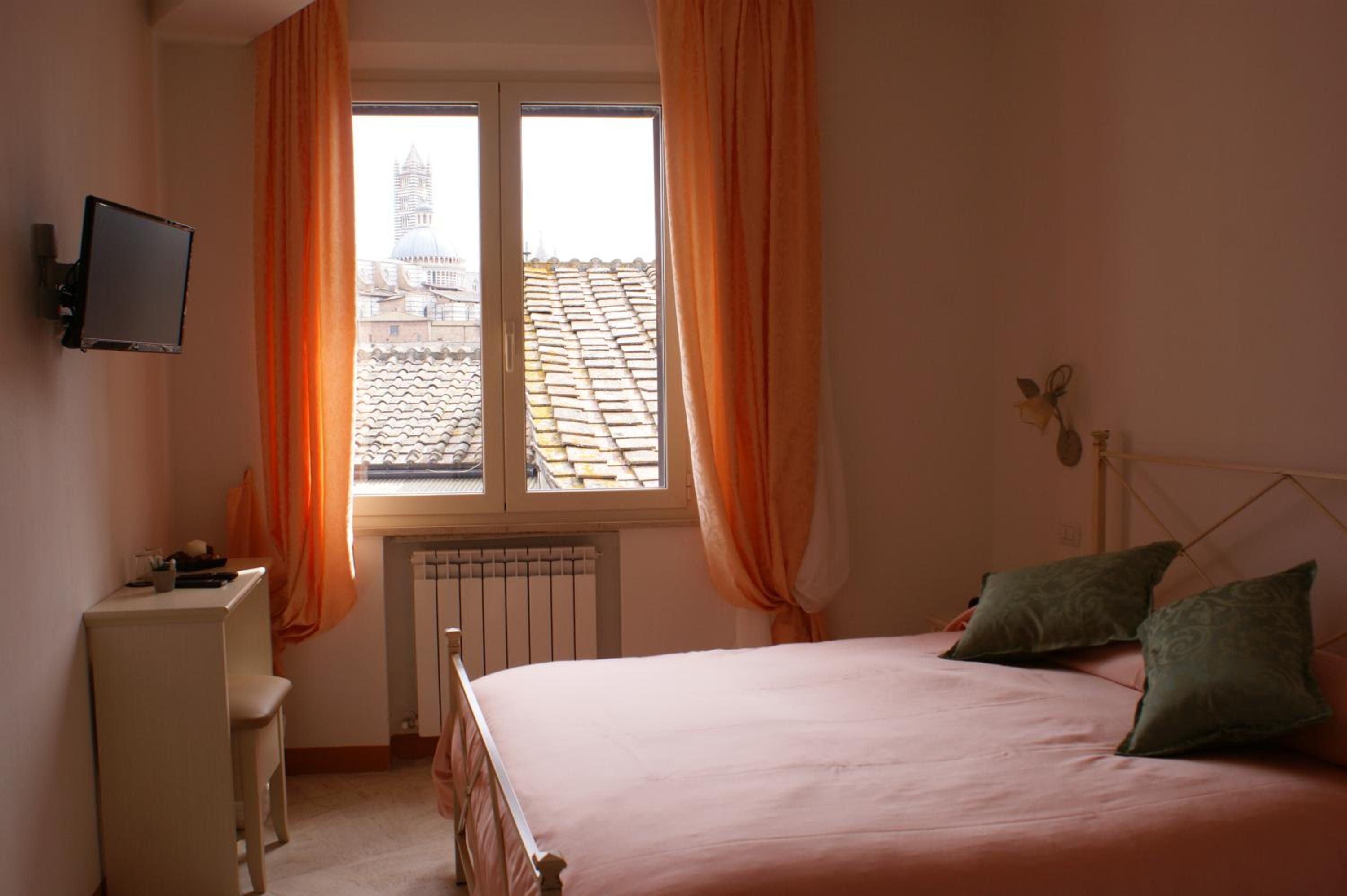 Double Room - Photo 11