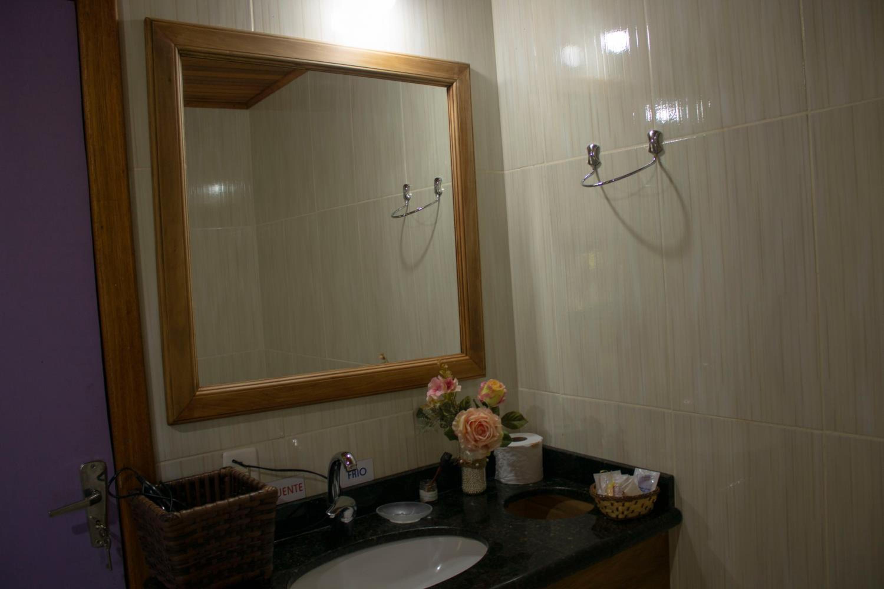 Deluxe Suite with Spa Bath - Photo 6
