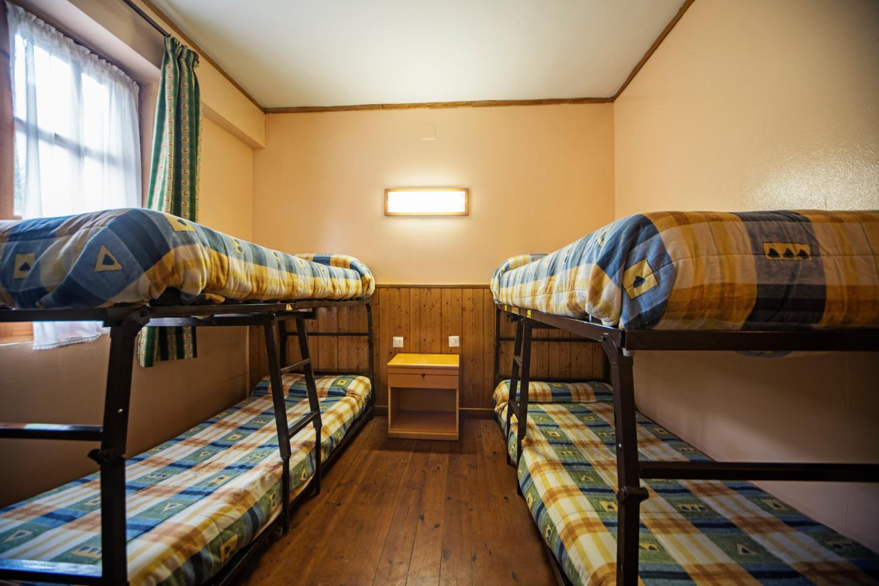 Economy Quadruple Room - Photo 6