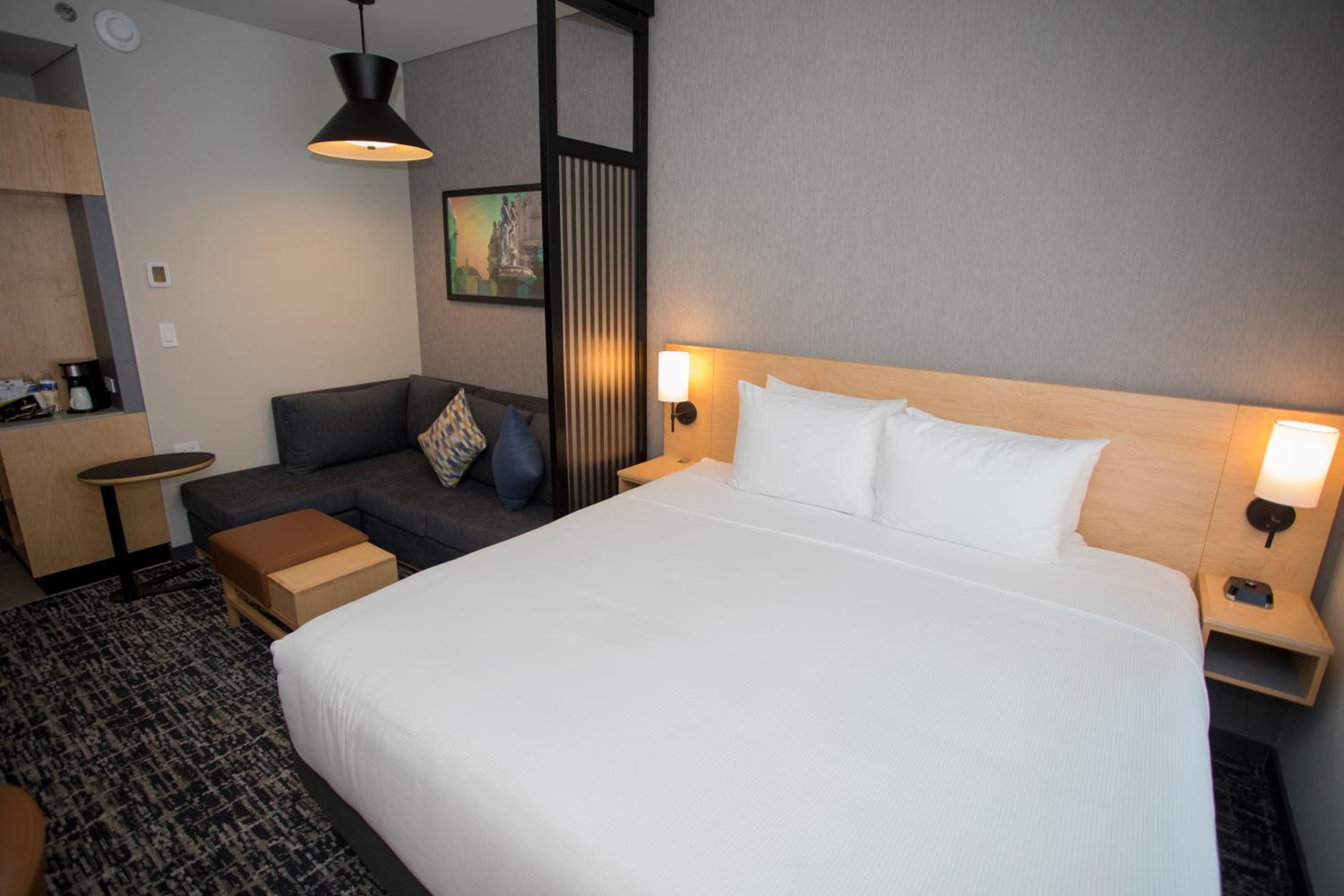 King Room with Sofa Bed - Photo 1