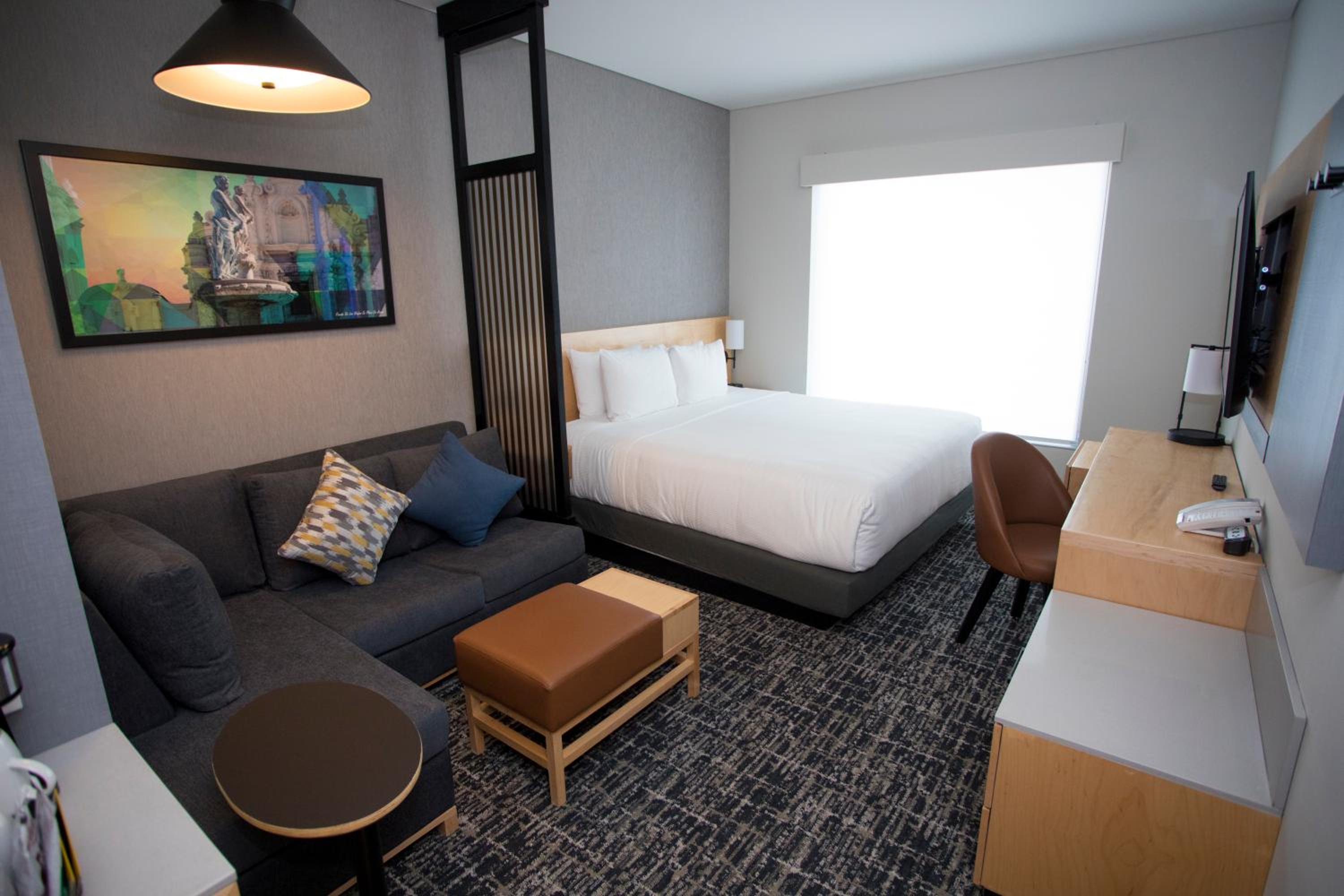 King Room with Sofa Bed - Photo 5