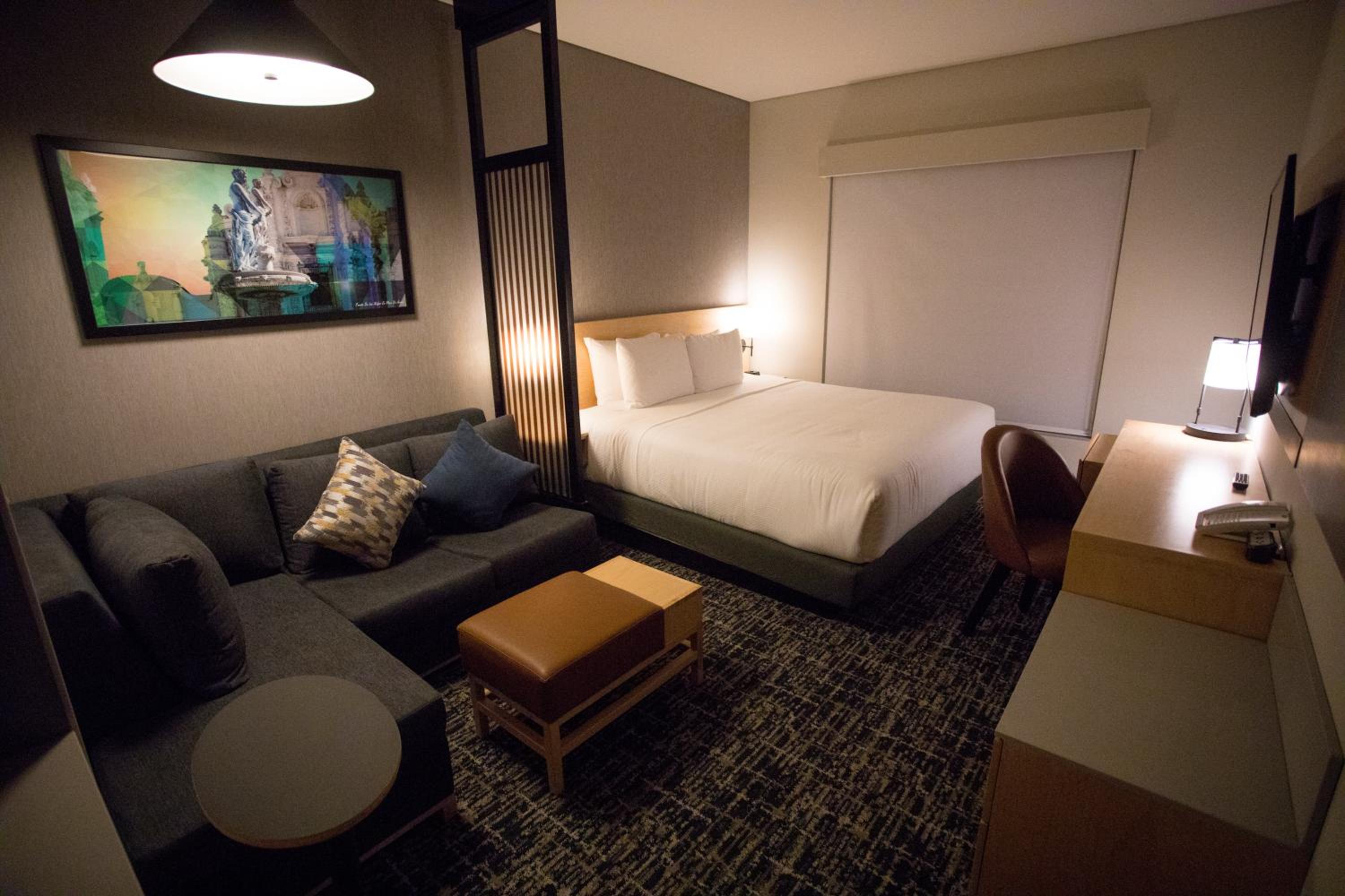 King Room with Sofa Bed - Photo 4