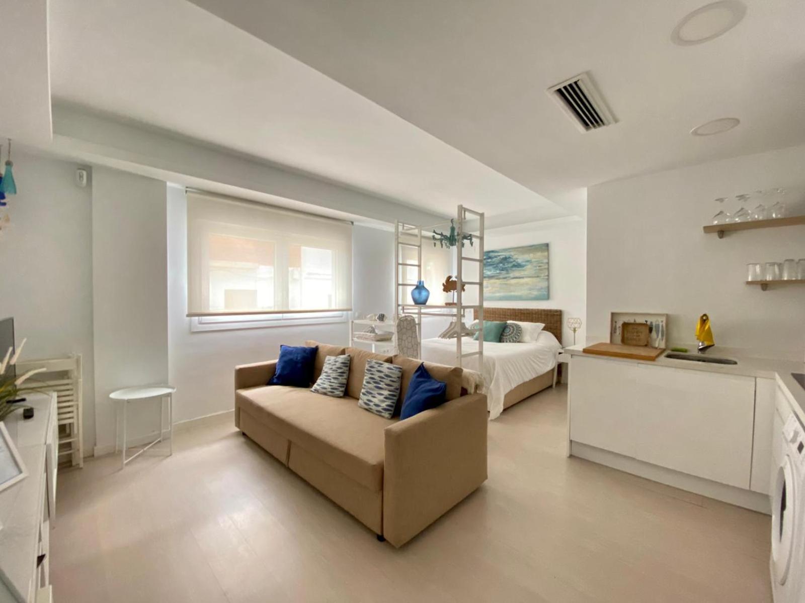 Studio Apartment - Photo 32