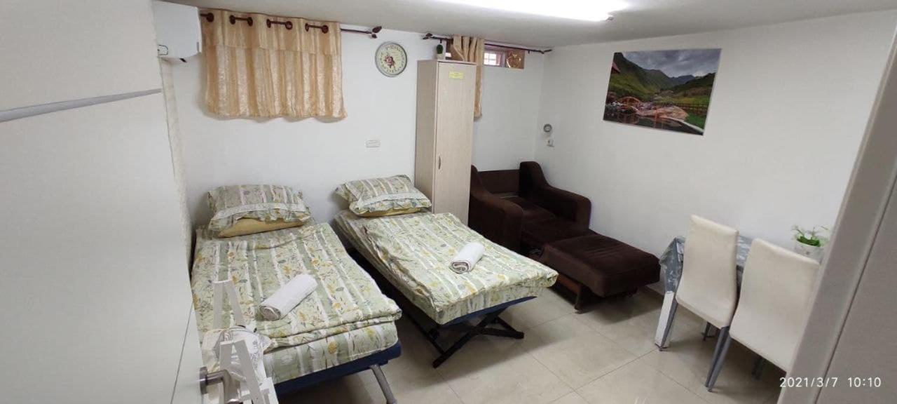 One-Bedroom Apartment - Photo 12