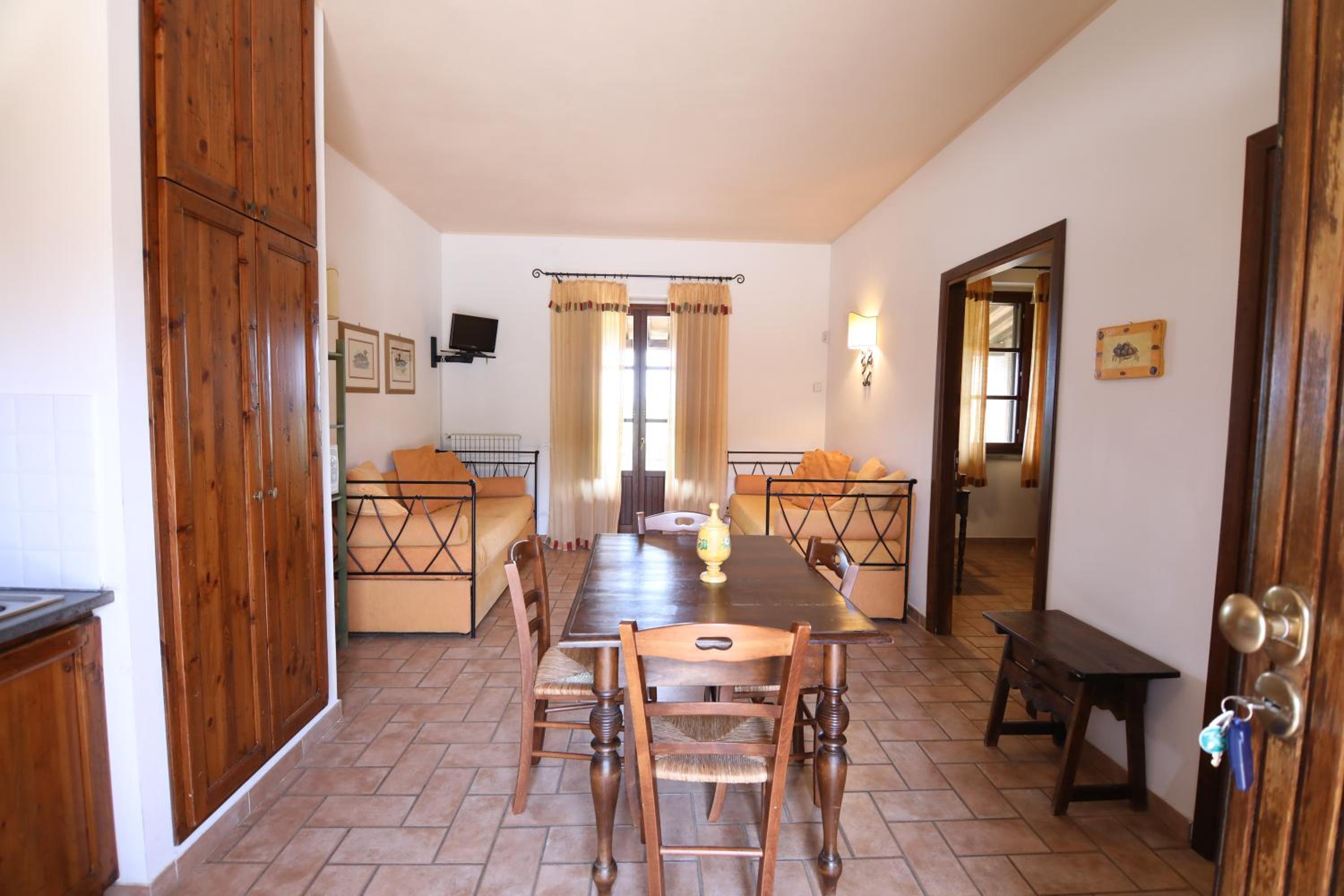 One-Bedroom Apartment with Lake View photo 1