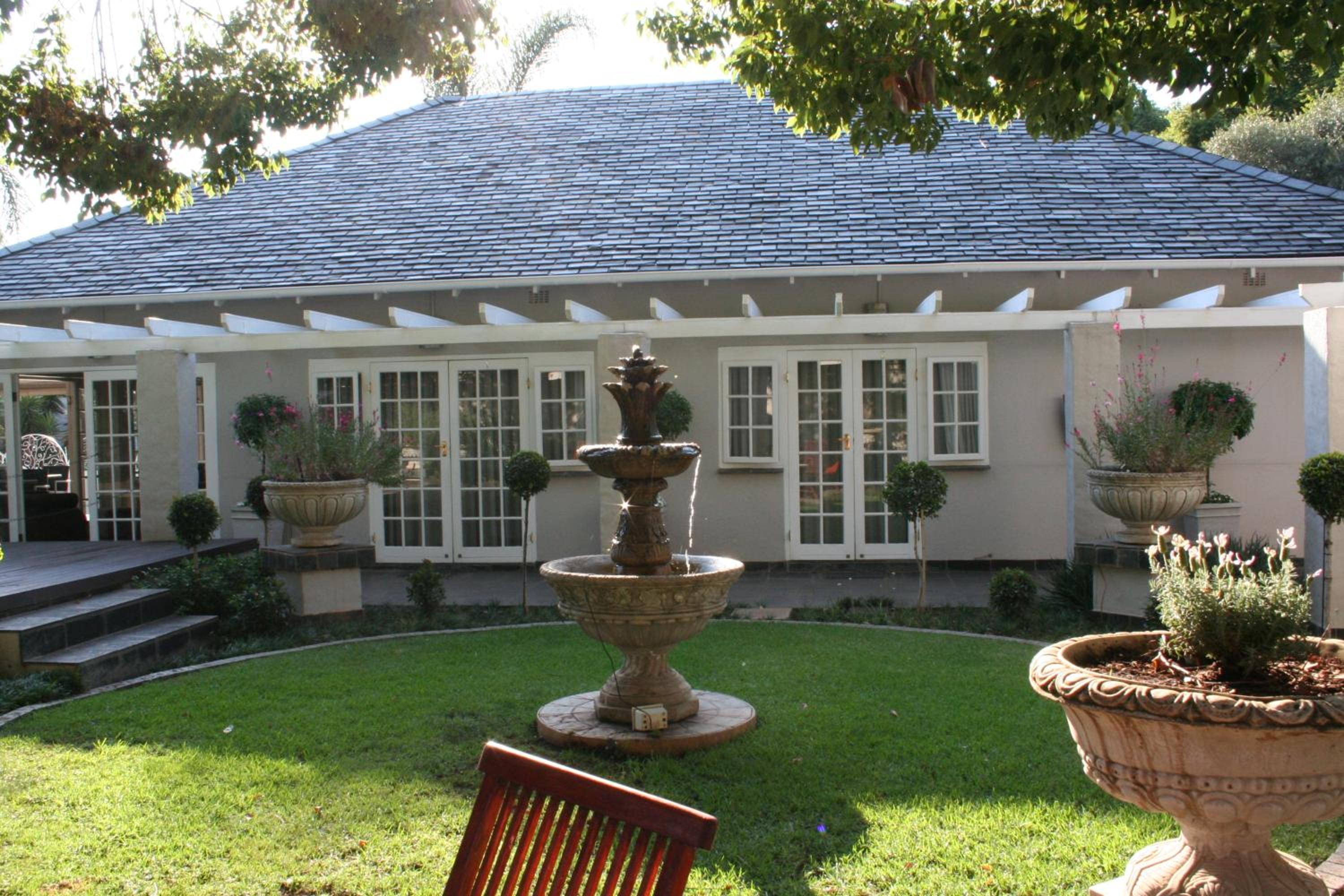Queen Room with Pool View - Photo 20
