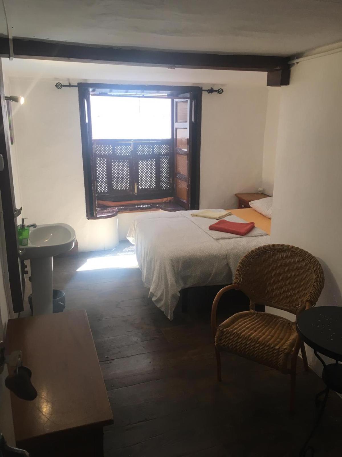 Double Room - Photo 5