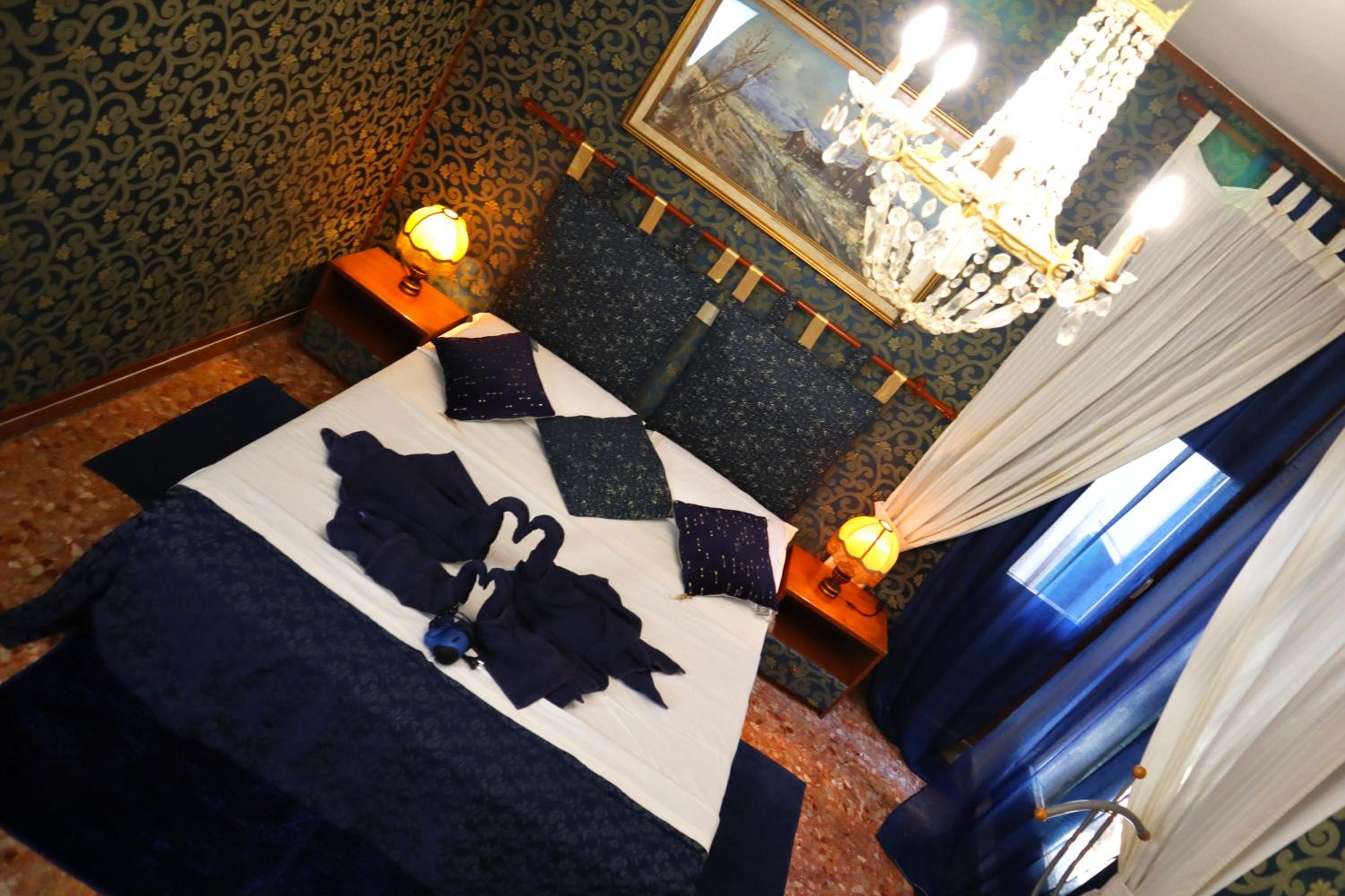 Double Room with Shared Bathroom photo 2