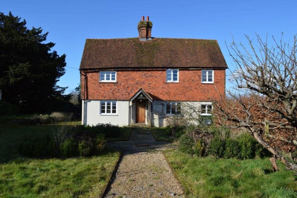 Five-Bedroom House photo 3