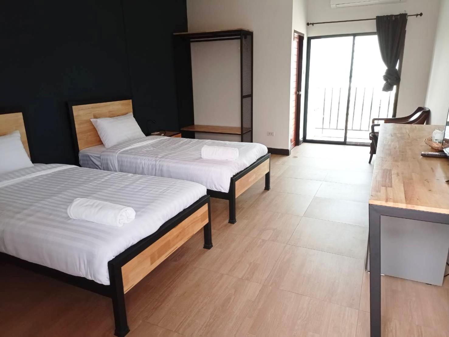 Standard Twin Room - Photo 4