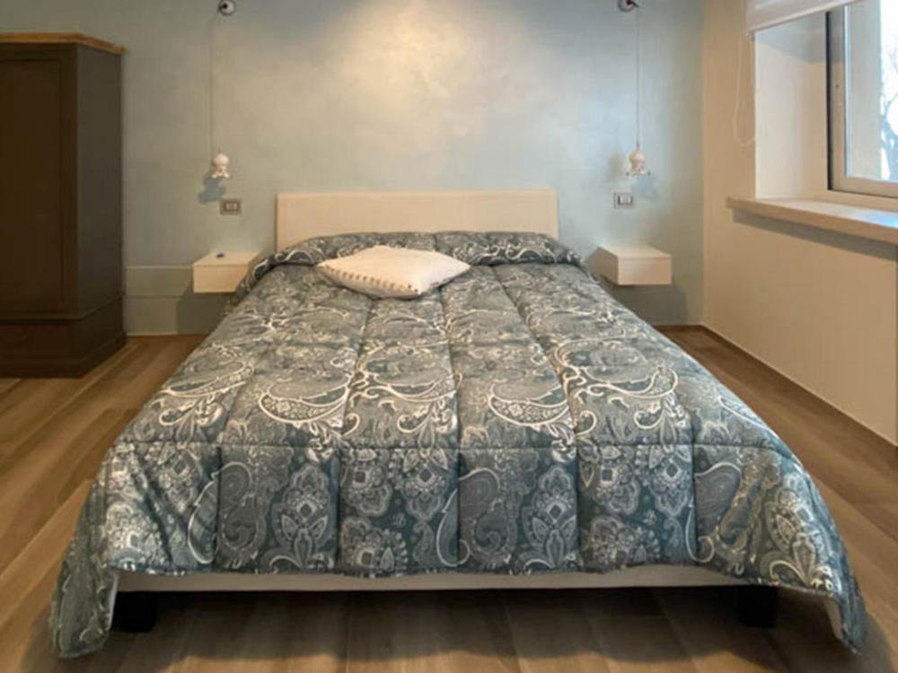 Deluxe Double Room with Sea View - Photo 11
