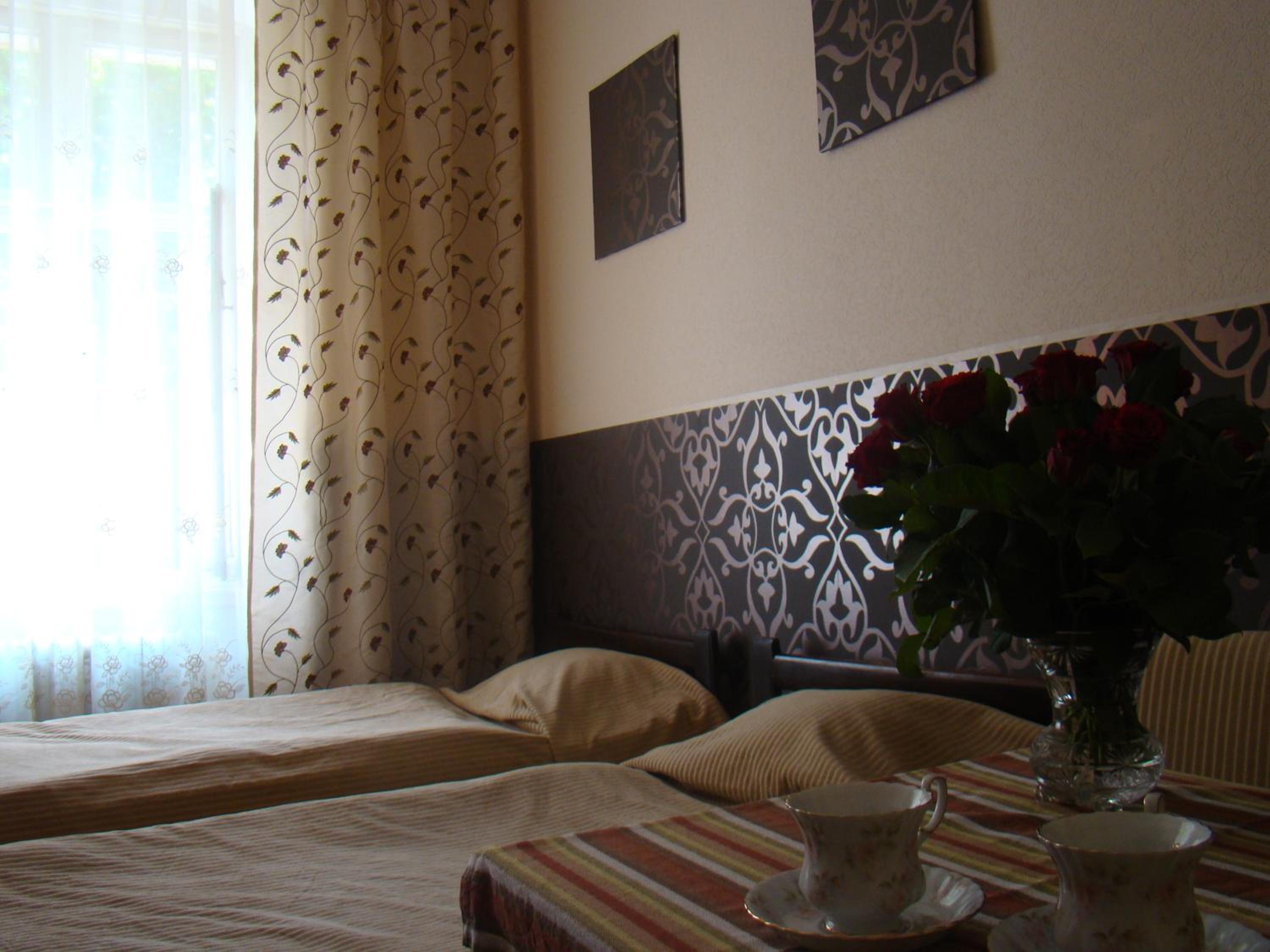 Twin Room with Private Bathroom - Photo 5