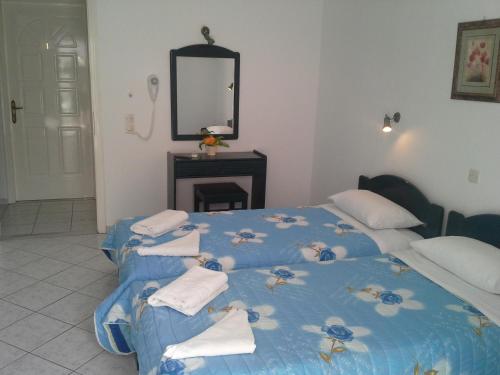 Studio (3 Adults)