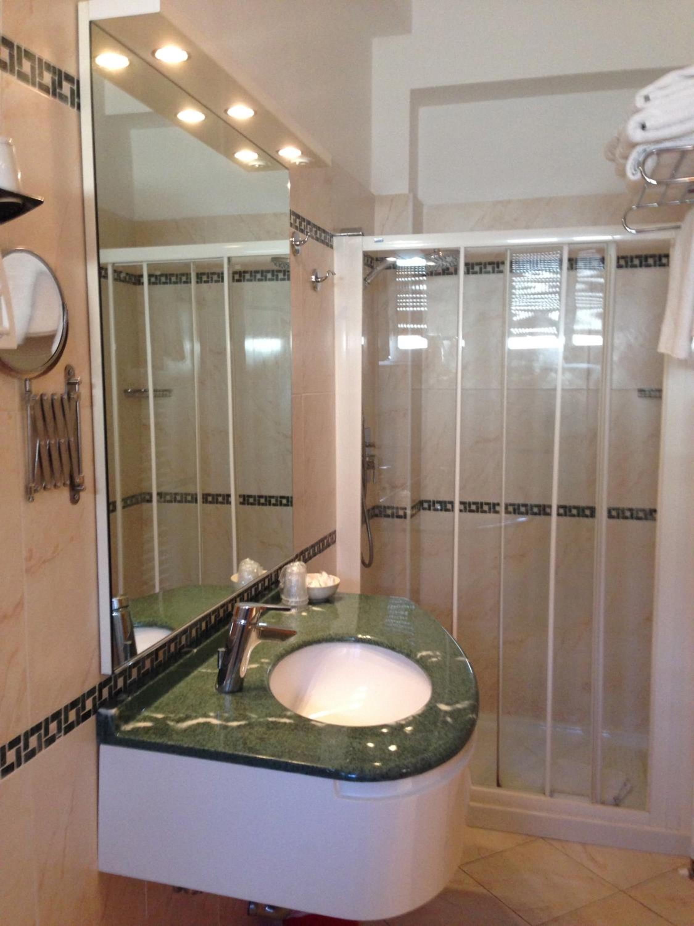 Classic Triple Room - Photo 4