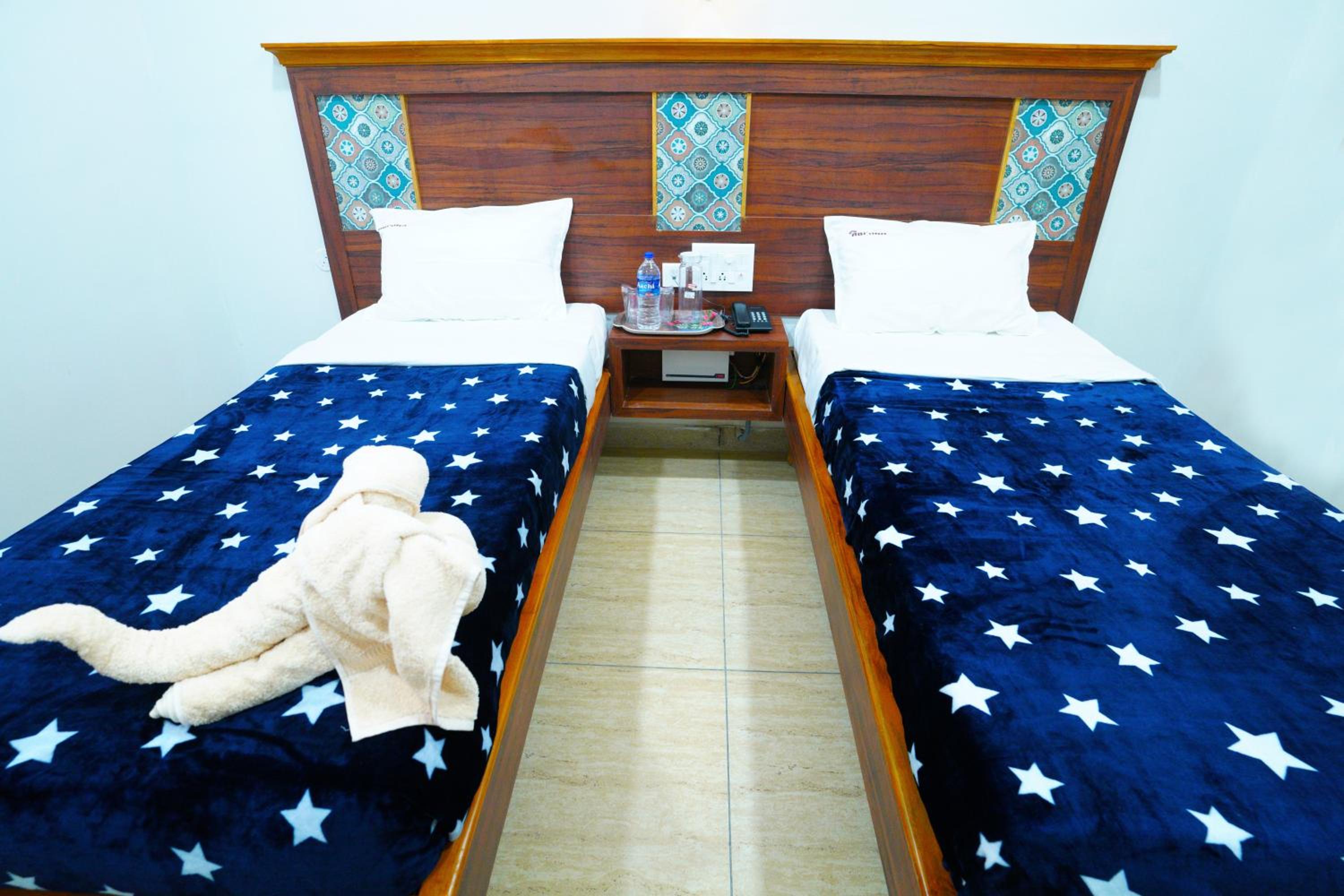 Deluxe Double Room (2 Adults + 1 Child) - Photo 3