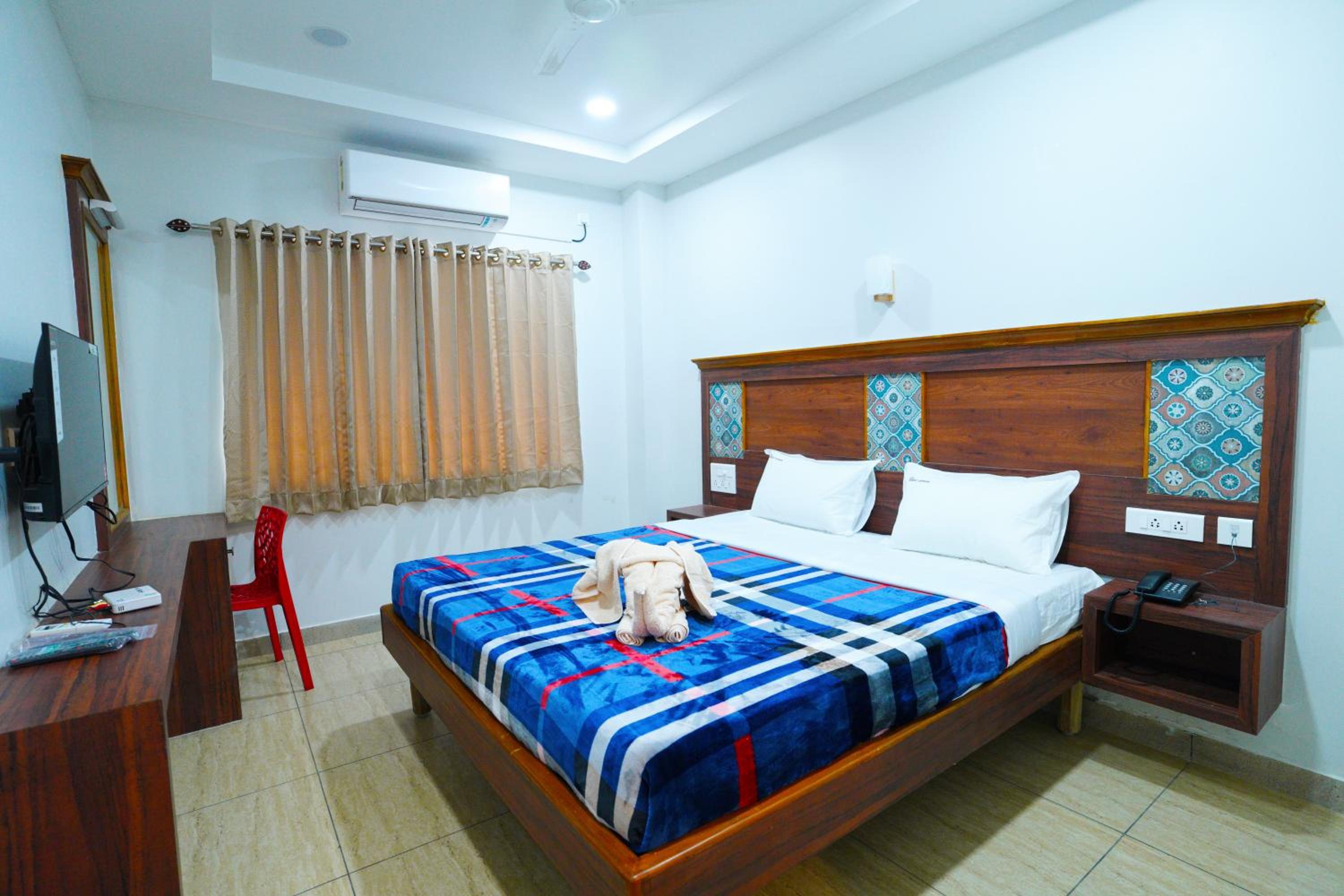 Deluxe Double Room (2 Adults + 1 Child) photo 3