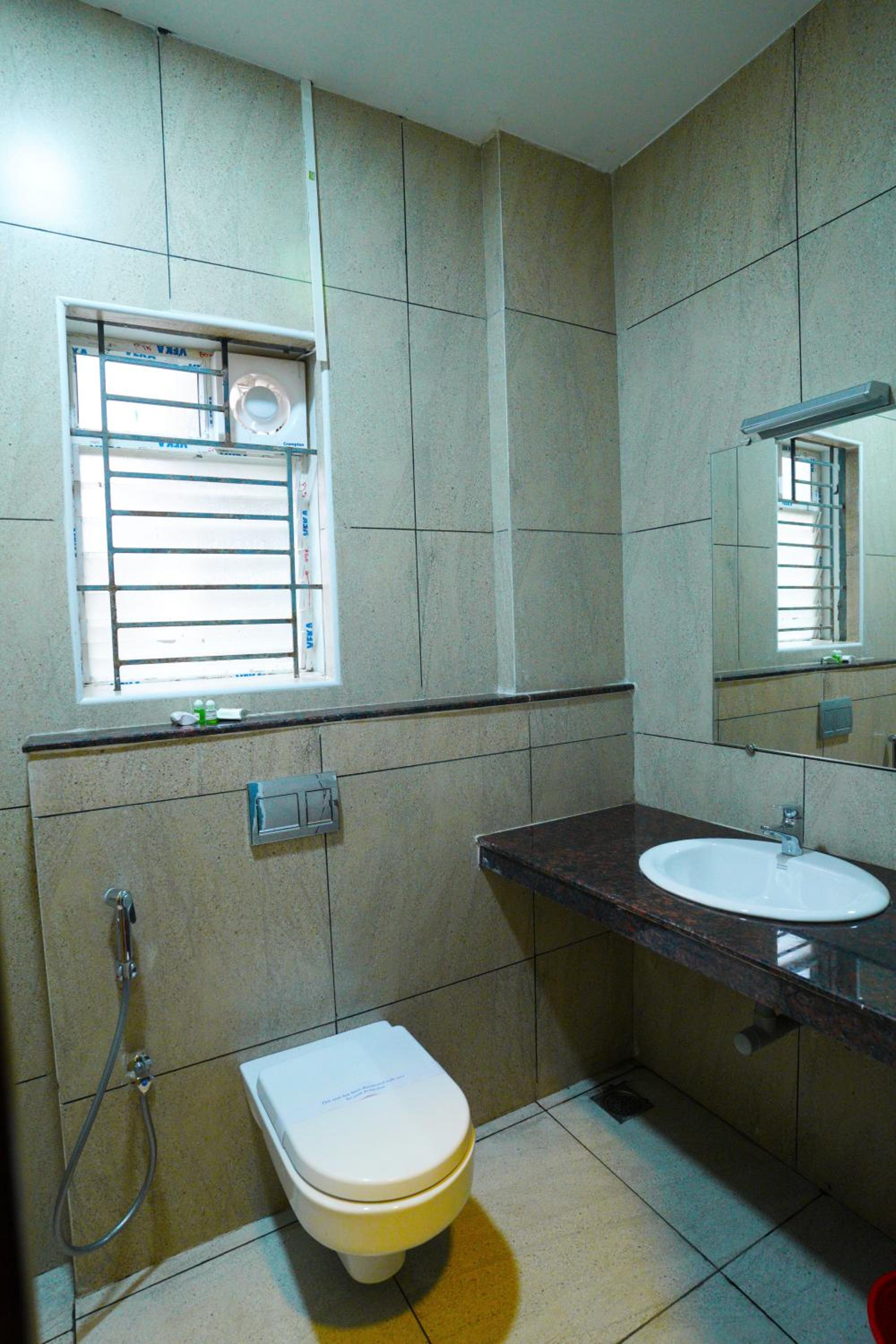 Deluxe Double Room (2 Adults + 1 Child) - Photo 4