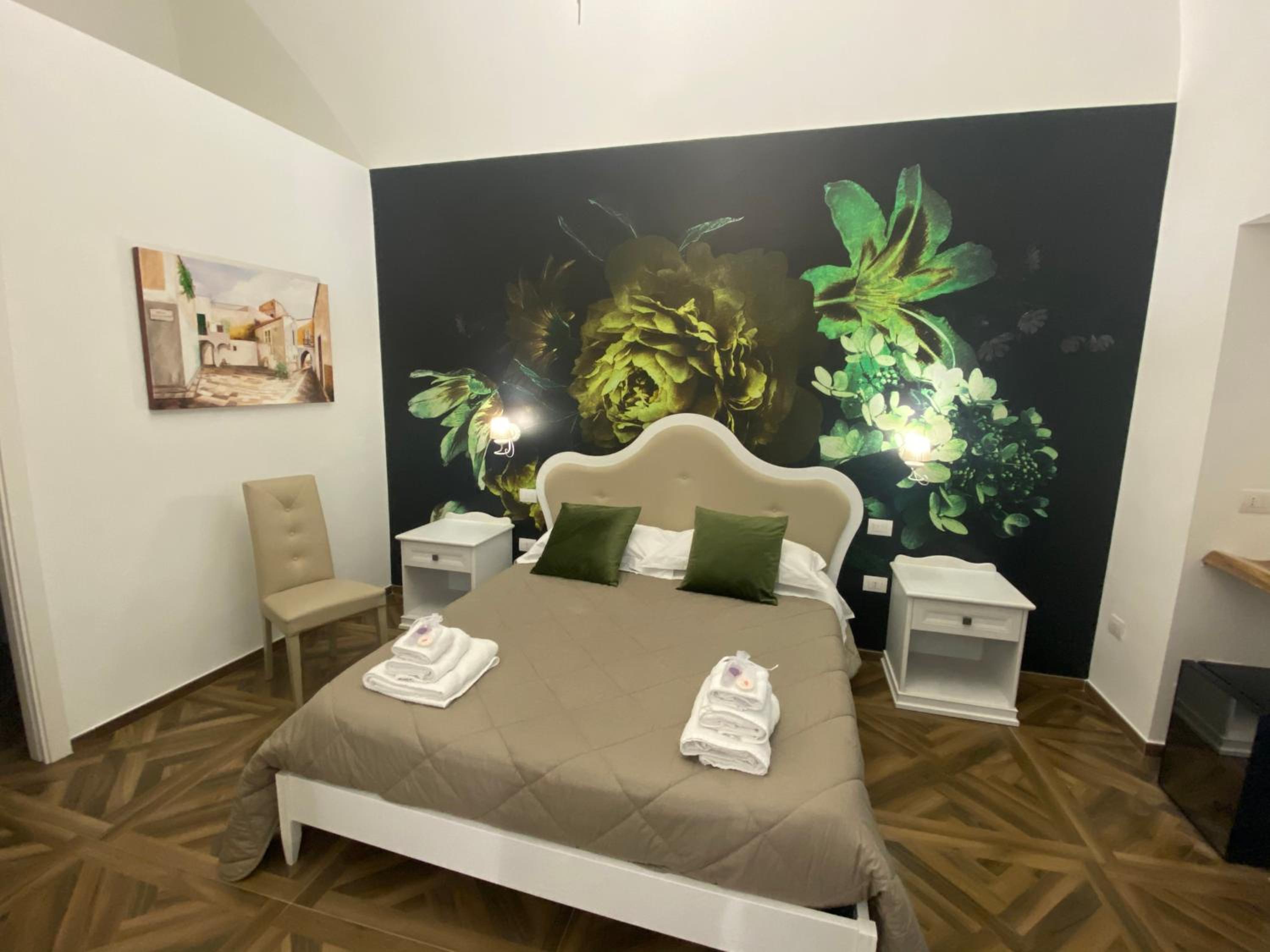 Double Room with Private Bathroom - Photo 14