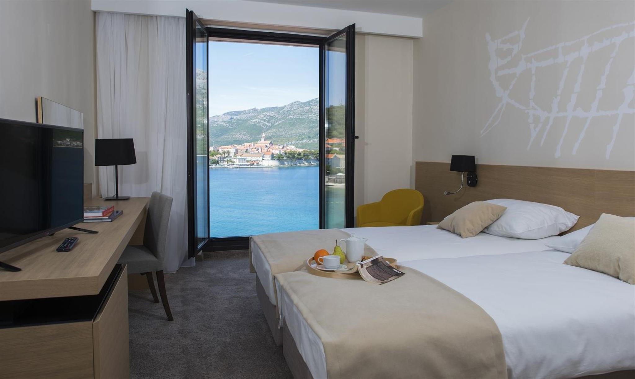 Superior Double Room with Seaside Balcony - Photo 2