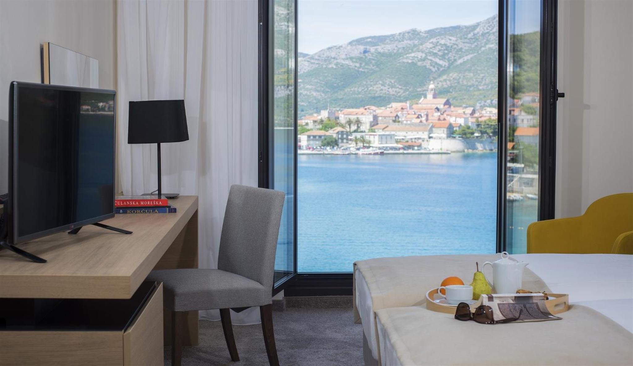 Superior Double Room with Seaside Balcony - Photo 4