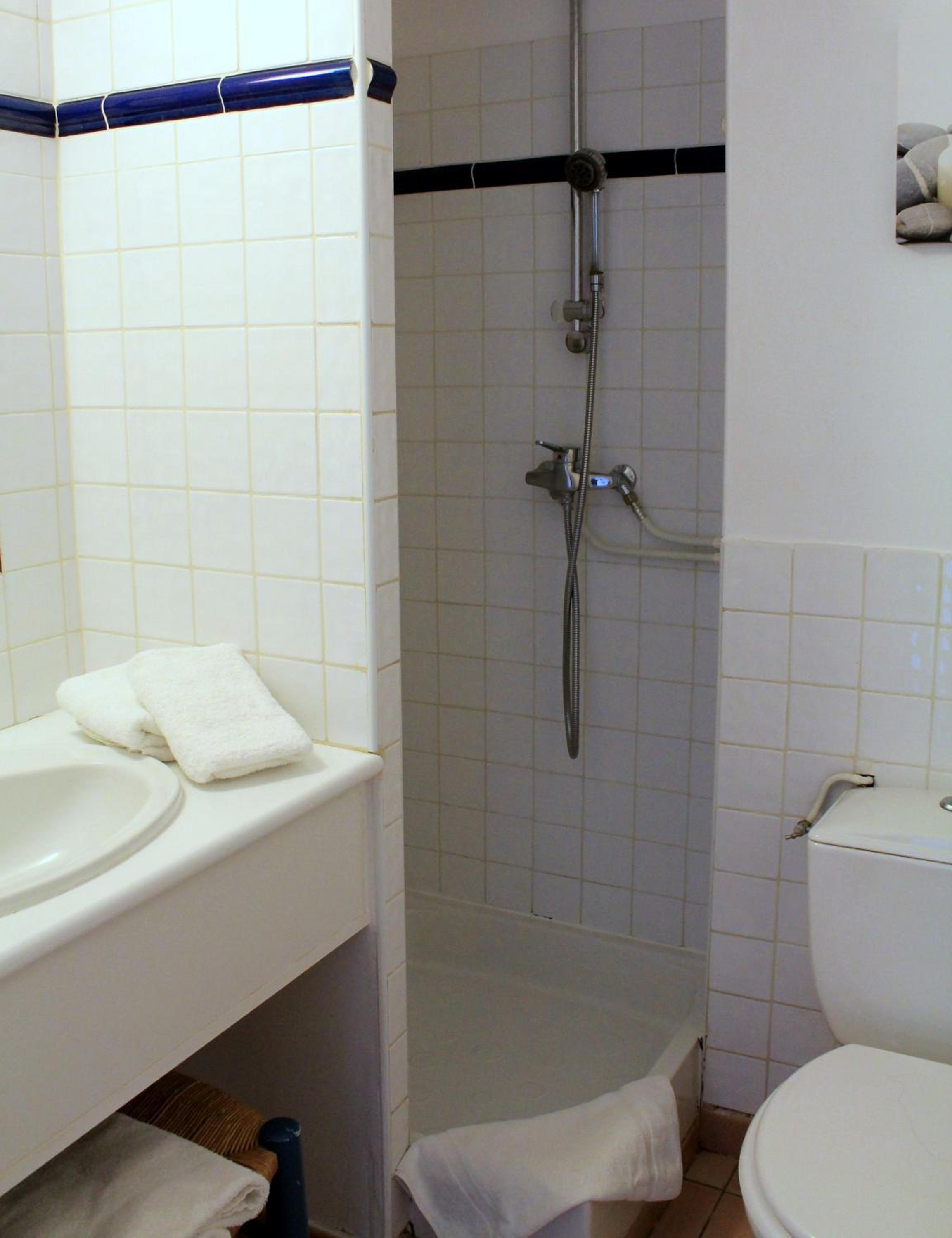 Standard Double Room - Photo 2