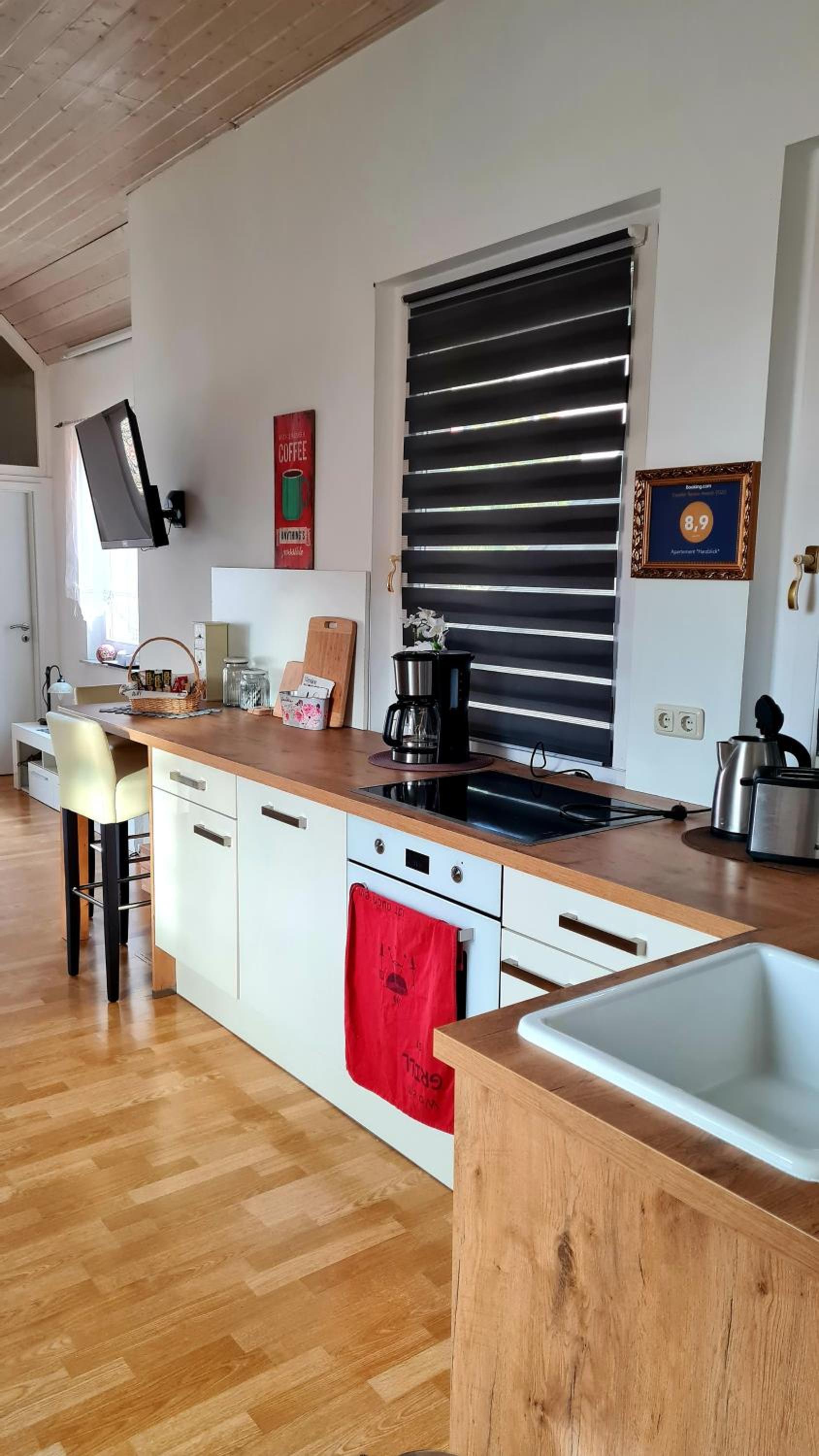 Apartment with Balcony - Photo 10