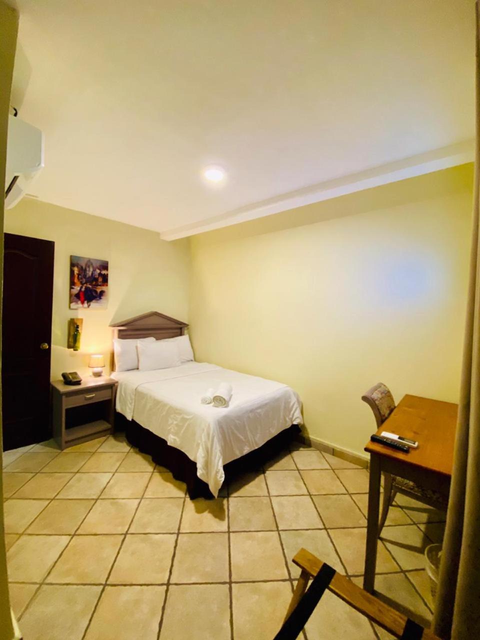 Single Room - Photo 2