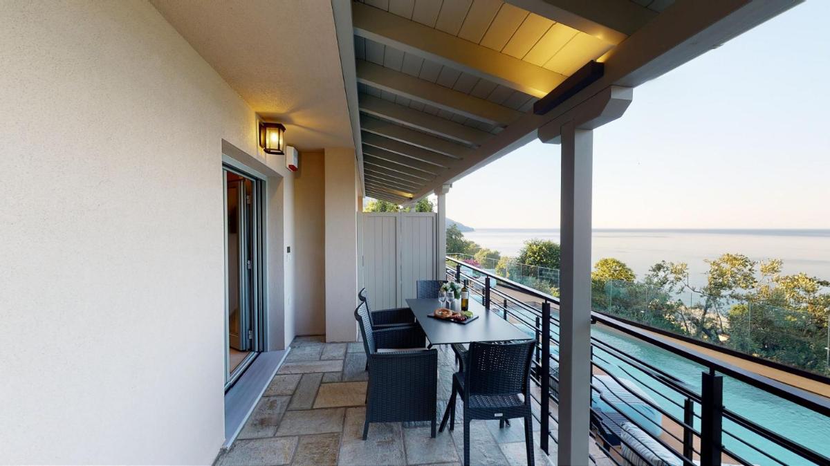 Junior Suite with Sea View photo 2