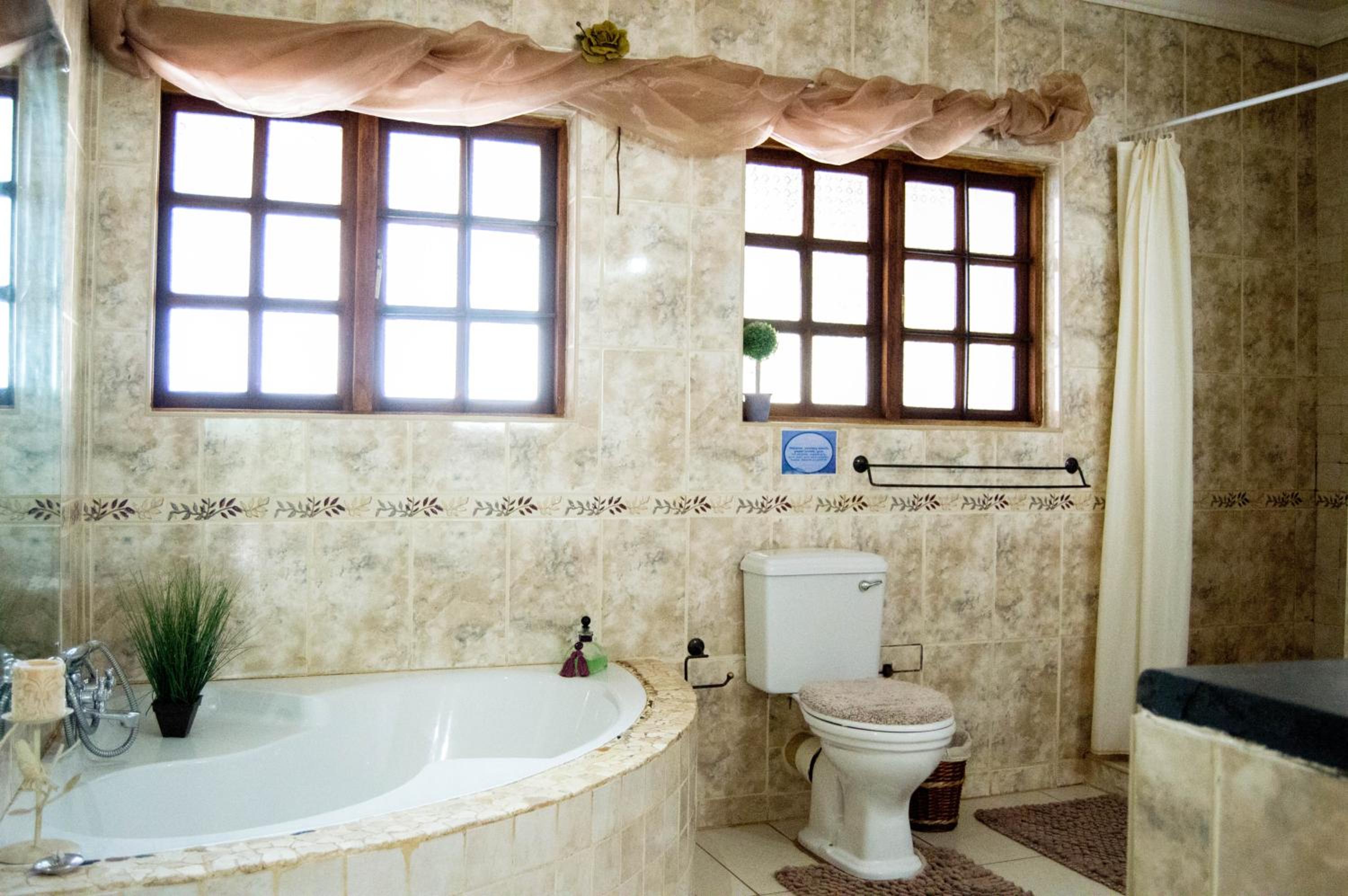 King Suite - Photo 6