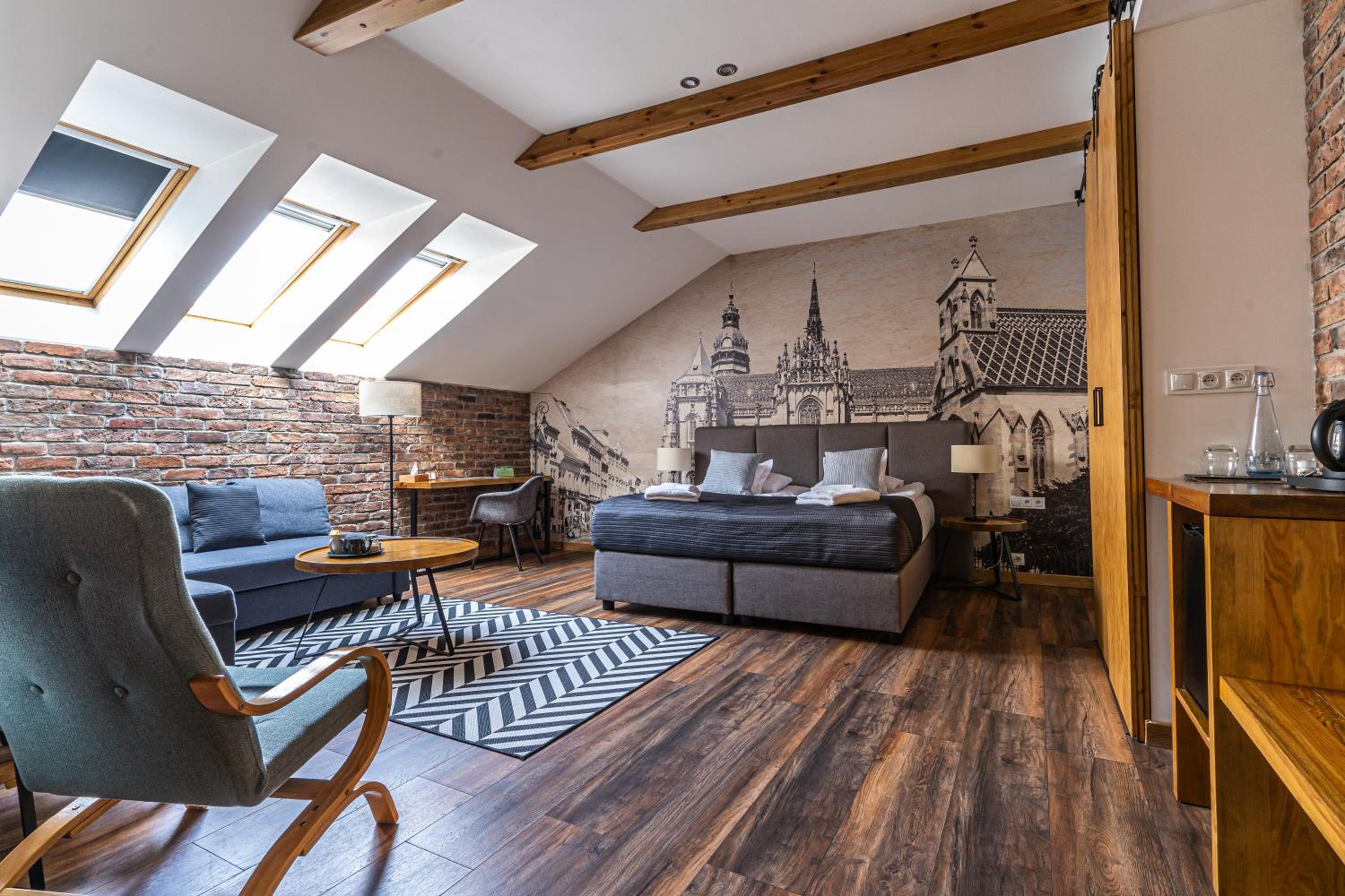 Deluxe Suite - Photo 1