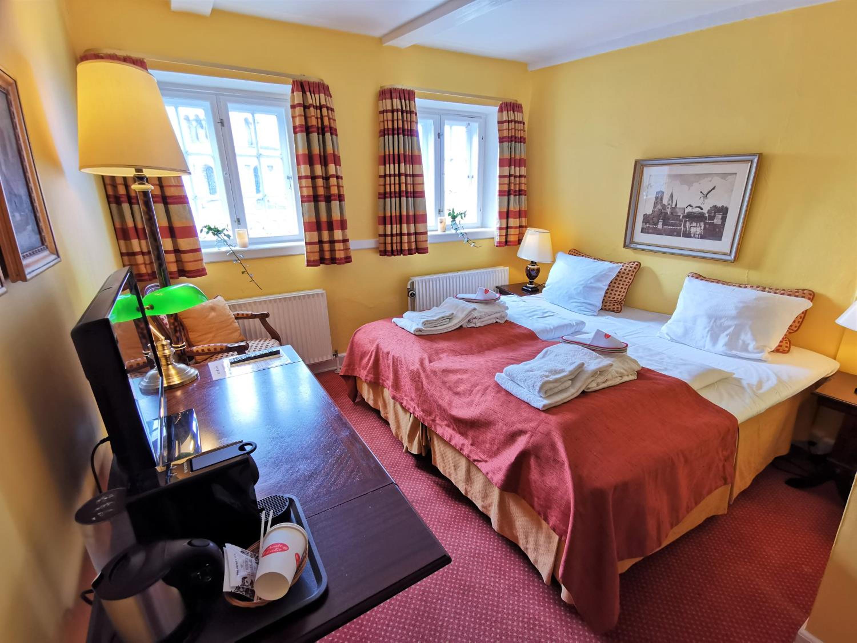 Double or Twin Room with View of the Catedral of Ribe - Photo 12