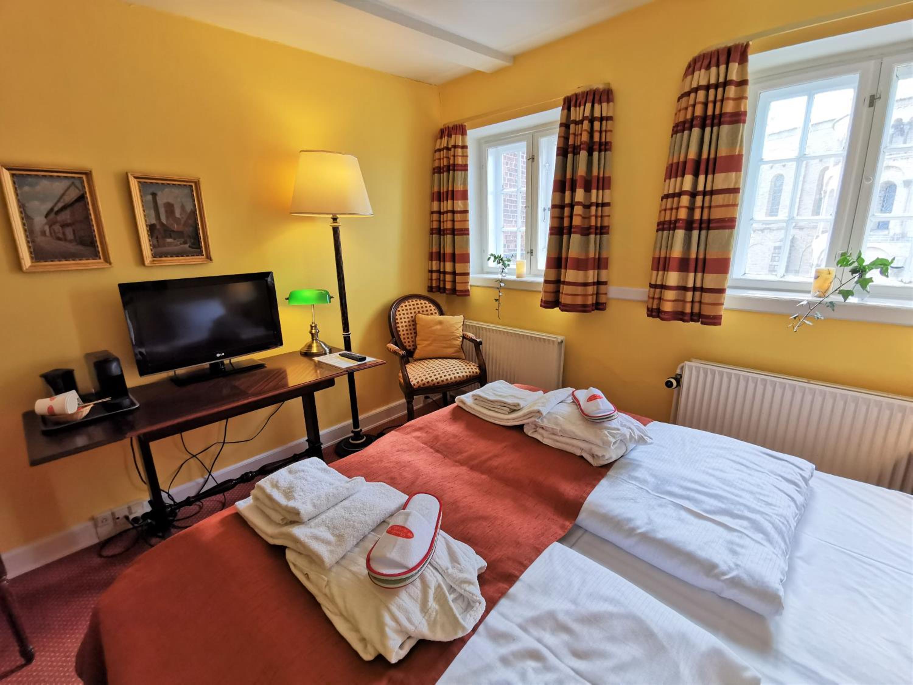 Double or Twin Room with View of the Catedral of Ribe - Photo 14