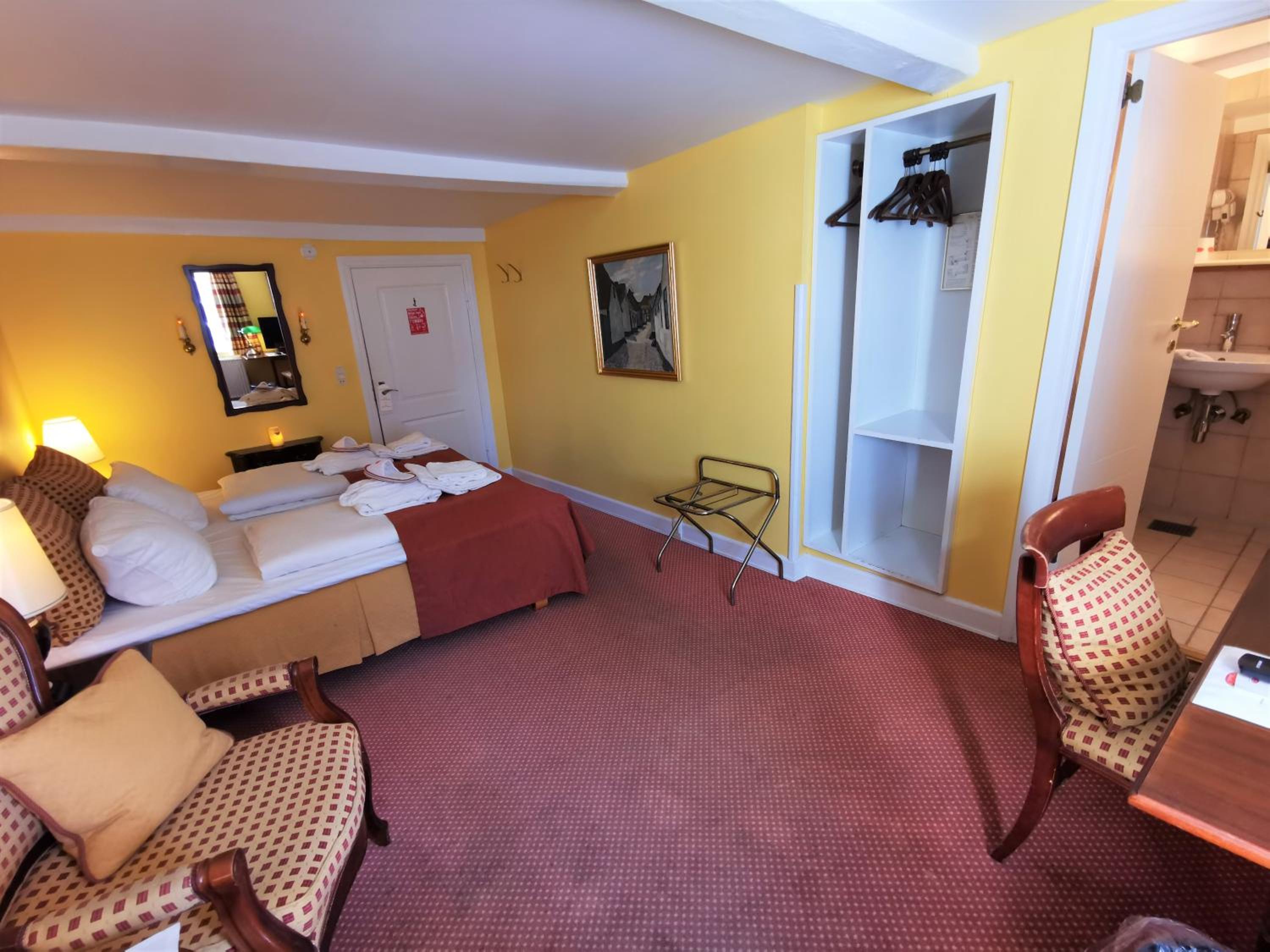 Double or Twin Room with View of the Catedral of Ribe - Photo 4