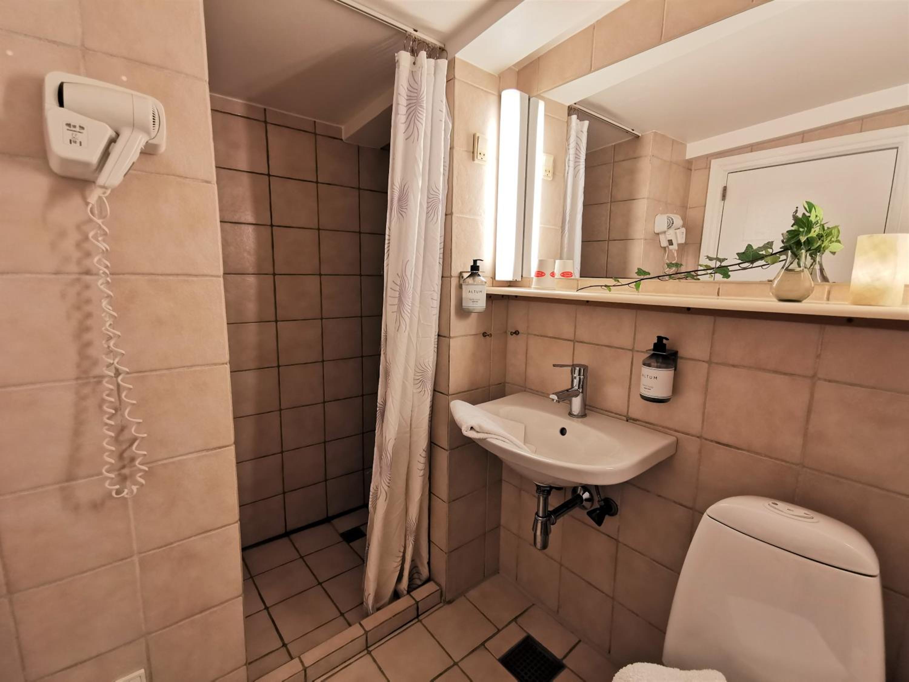 Double or Twin Room with View of the Catedral of Ribe - Photo 10