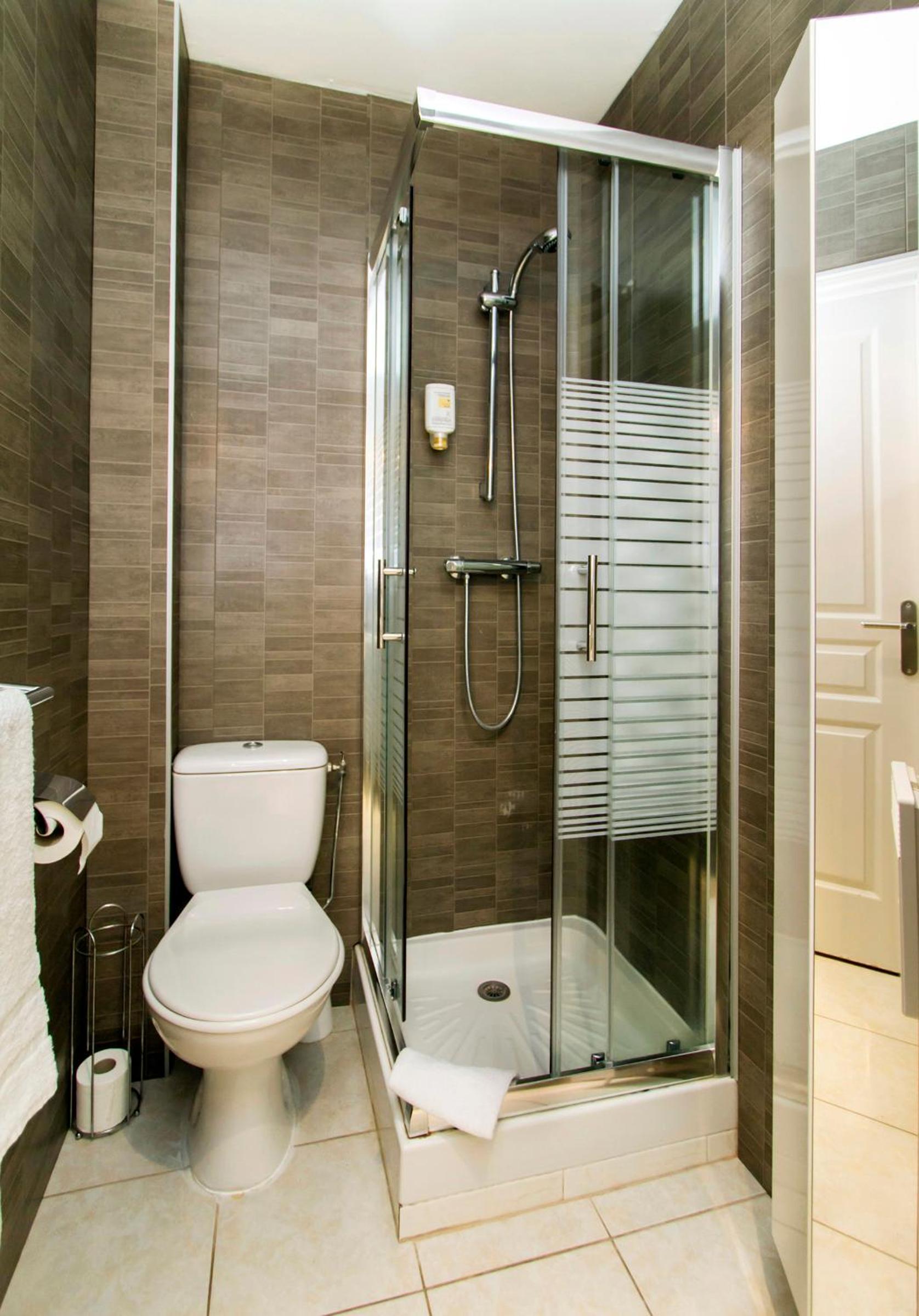 One-Bedroom Apartment (4 Adults) - Photo 6