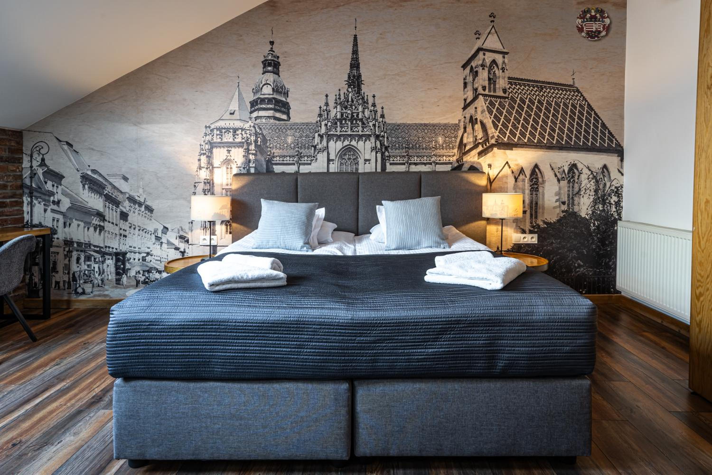 Deluxe Suite - Photo 7