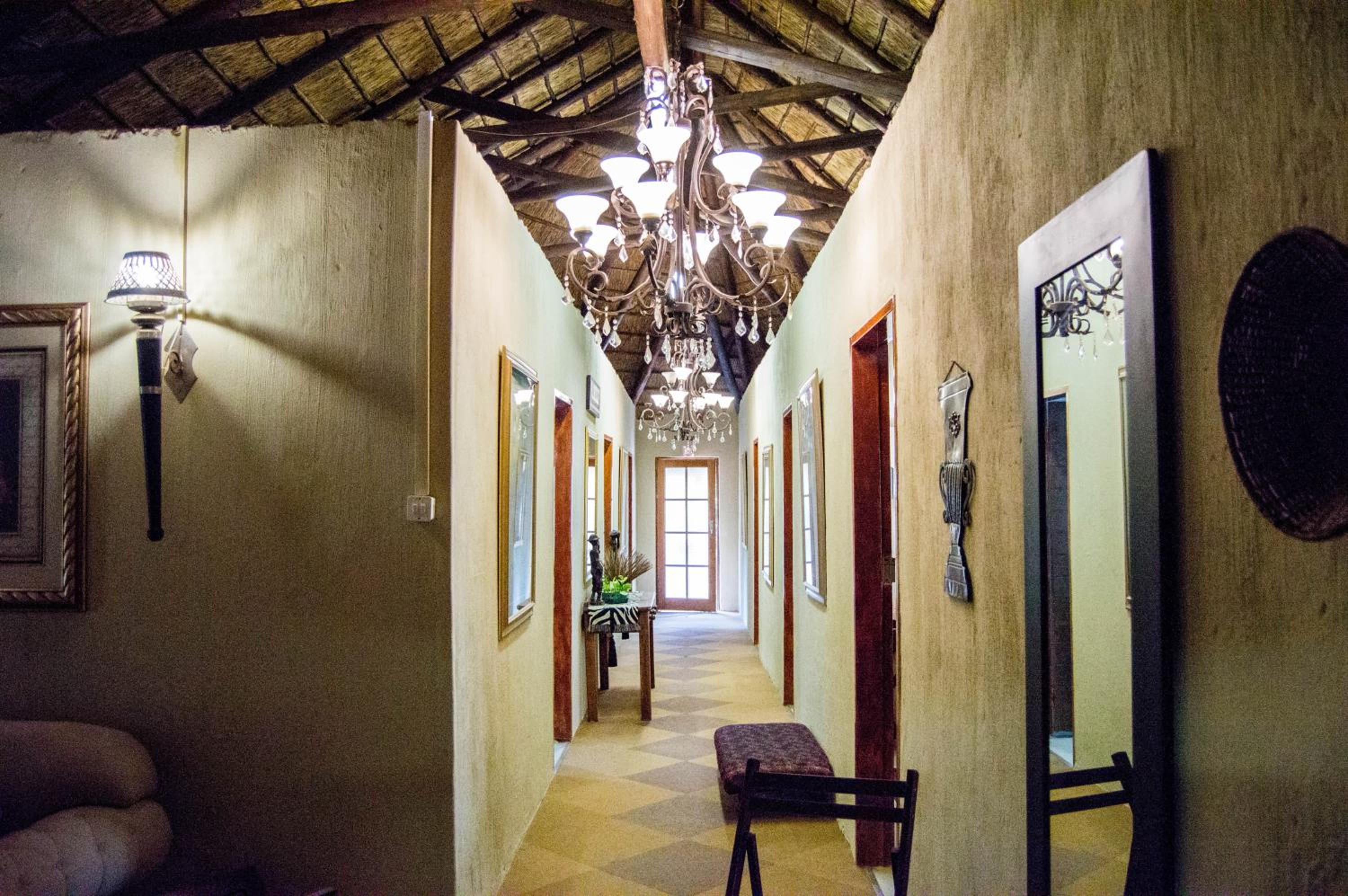 Seven-Bedroom House - Photo 1