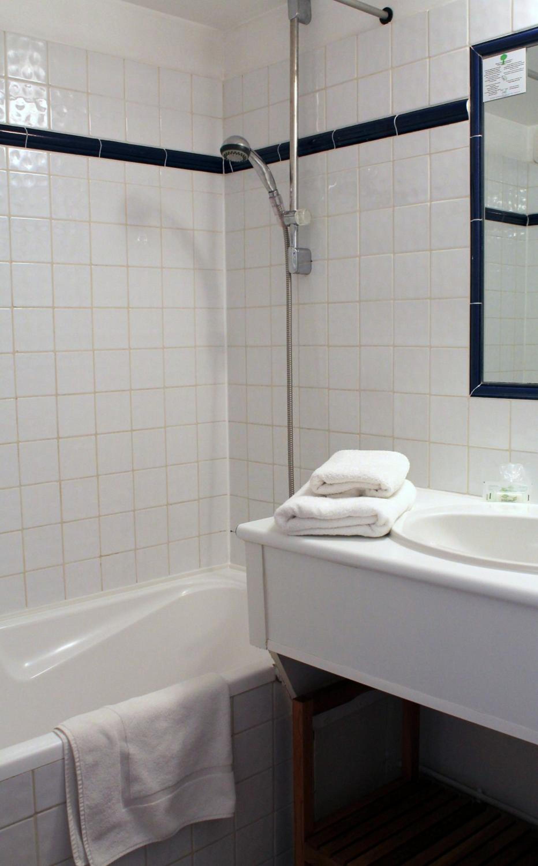 Double Room with Balcony or Terrace - Photo 7