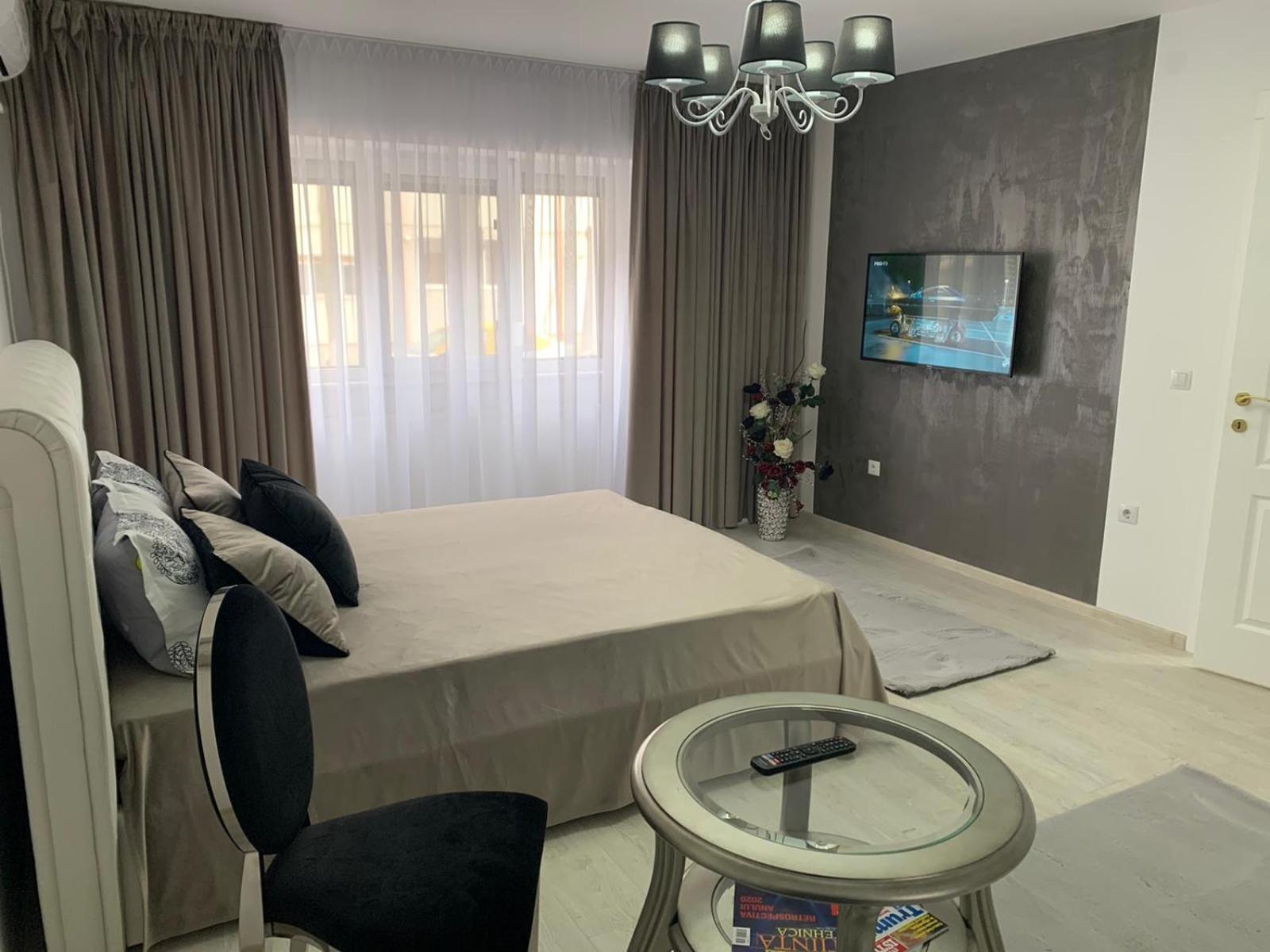 One-Bedroom Apartment - Photo 3