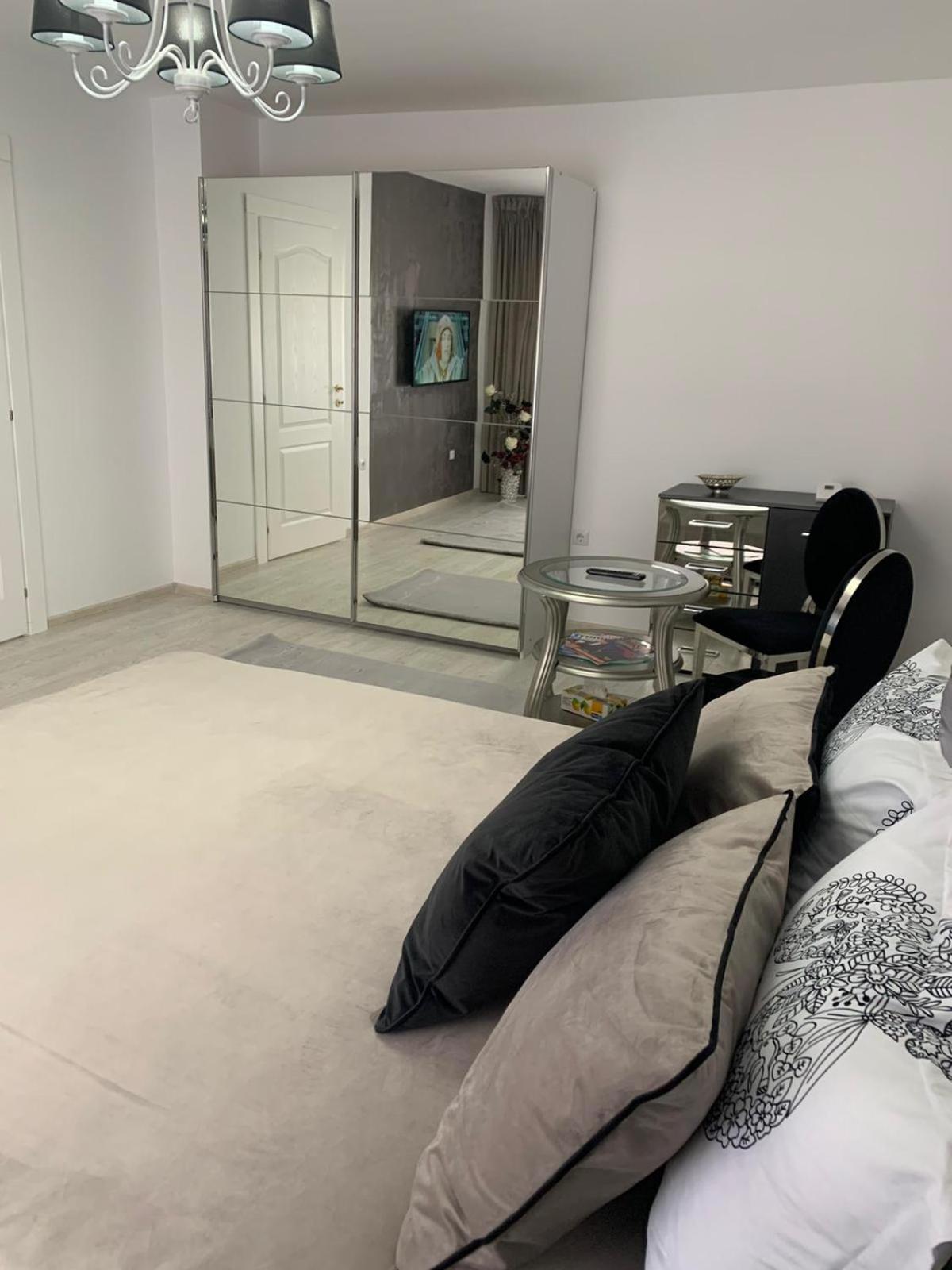 One-Bedroom Apartment - Photo 8