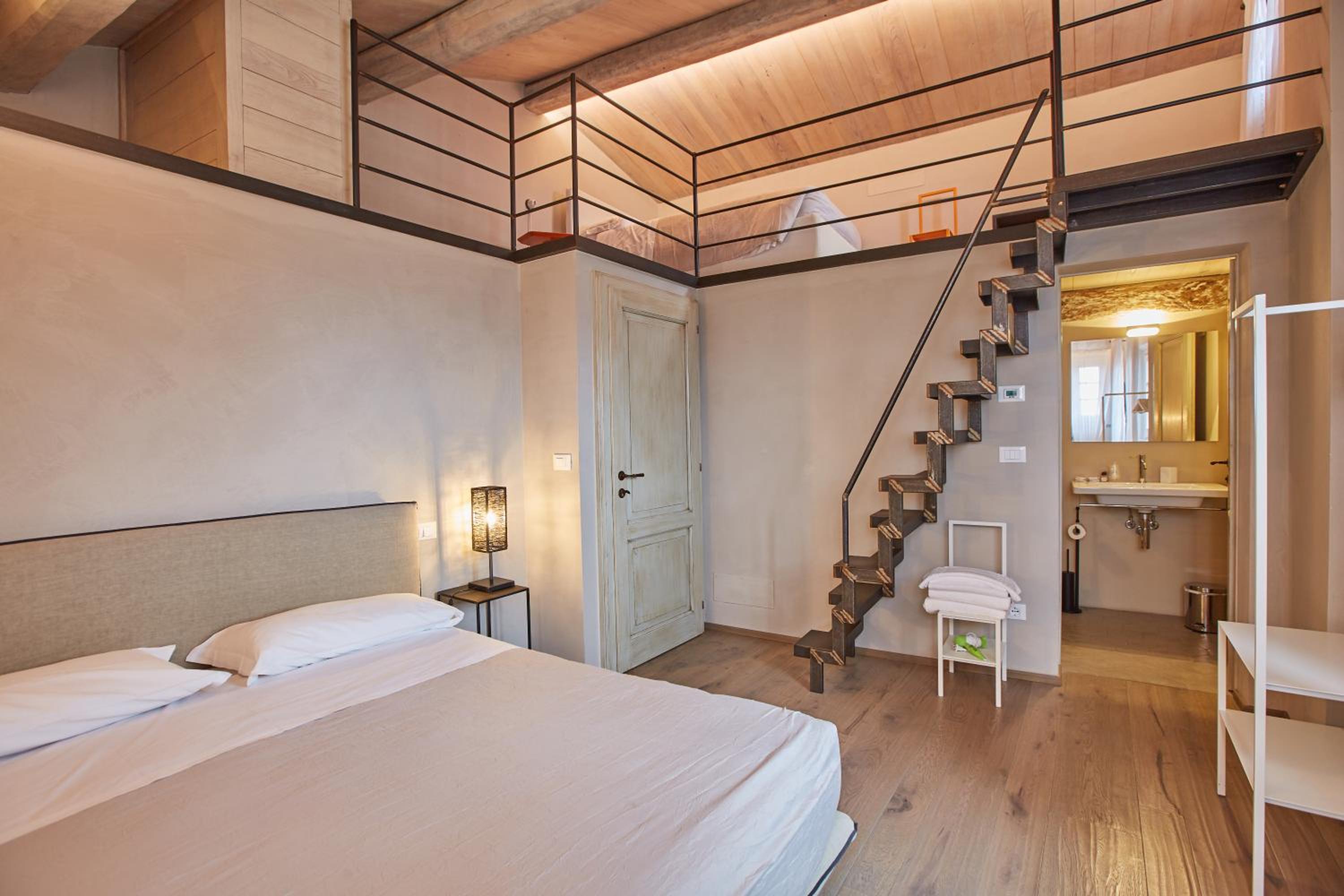 Triple Room with View - Photo 14