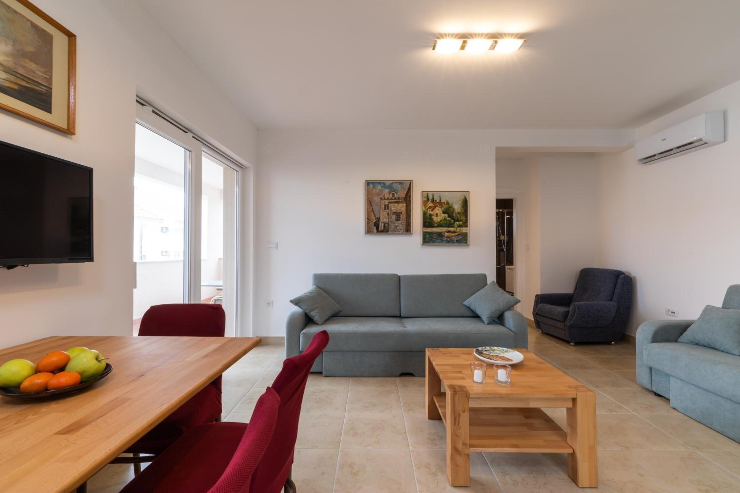 One-Bedroom Apartment - Photo 1