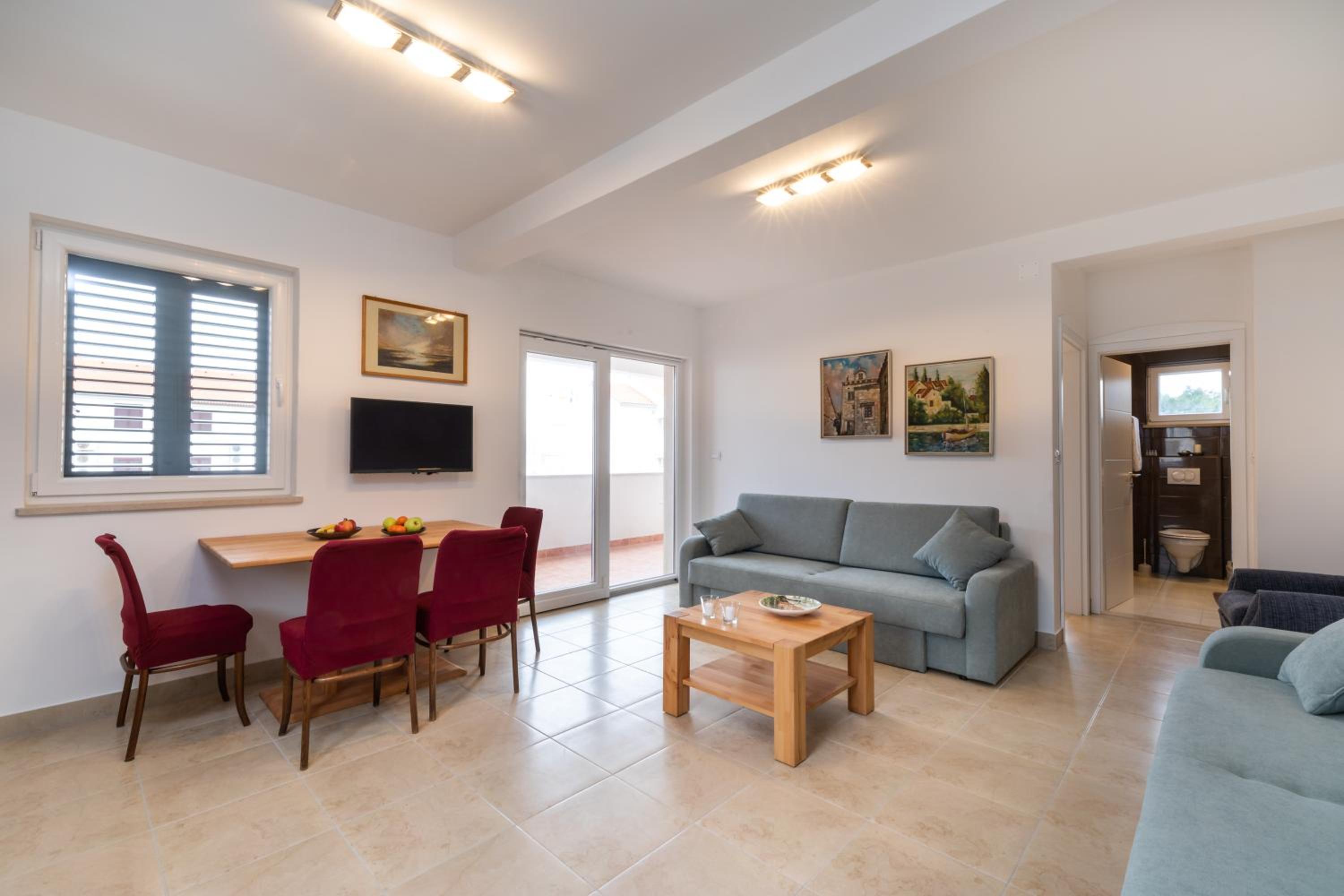 One-Bedroom Apartment - Photo 3