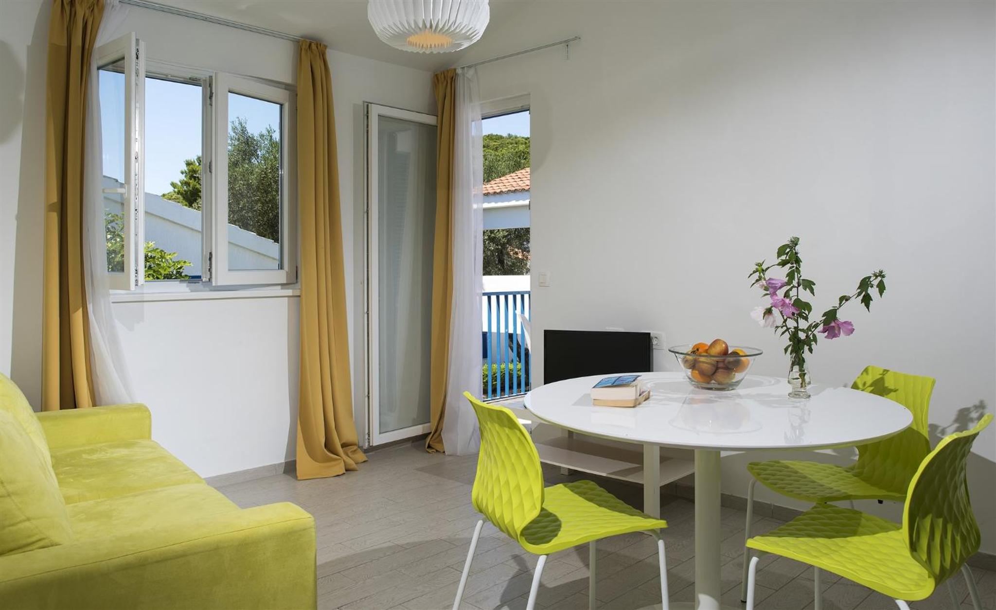 Two-Bedroom Apartment with Balcony photo 3