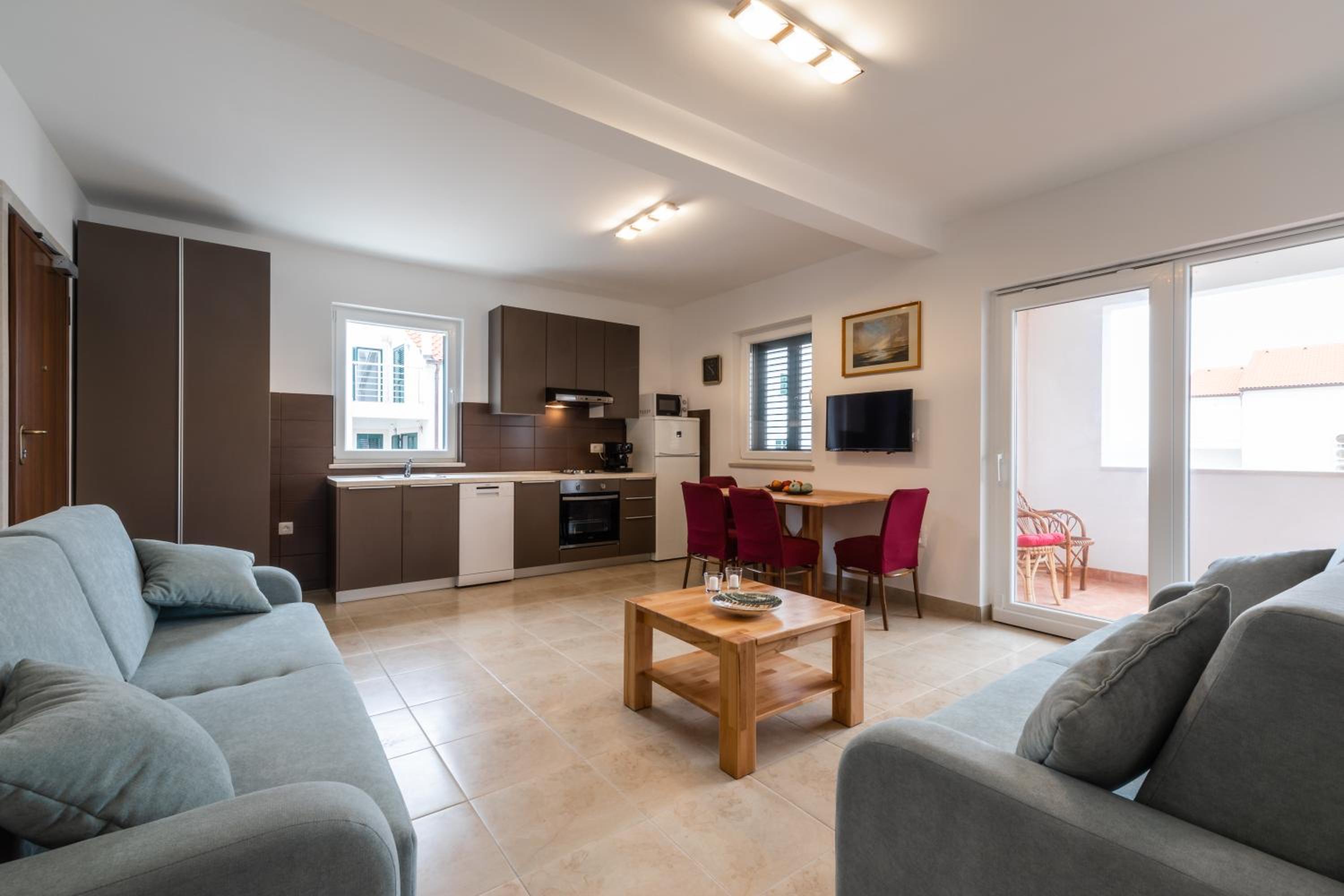One-Bedroom Apartment - Photo 4