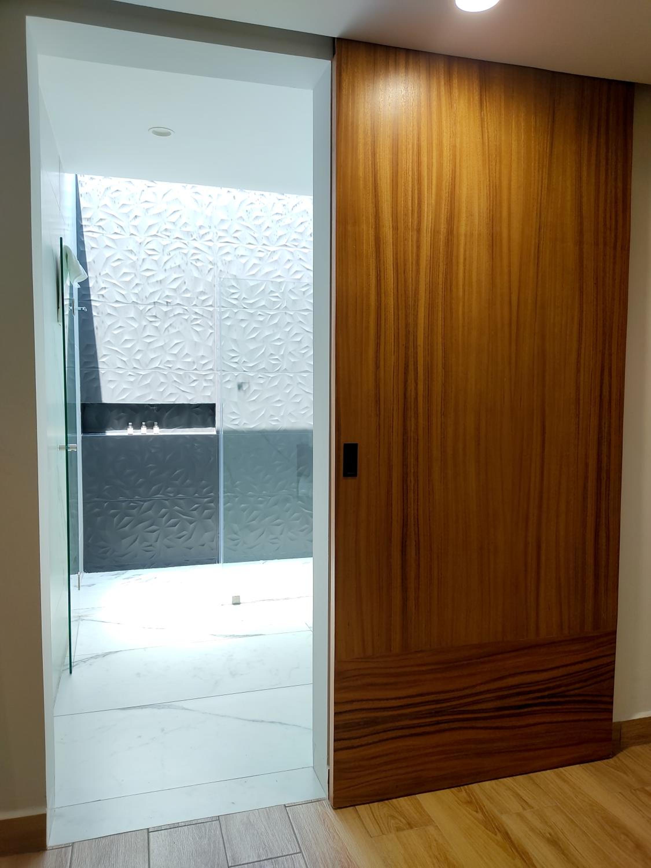 Deluxe Queen Suite - Photo 27