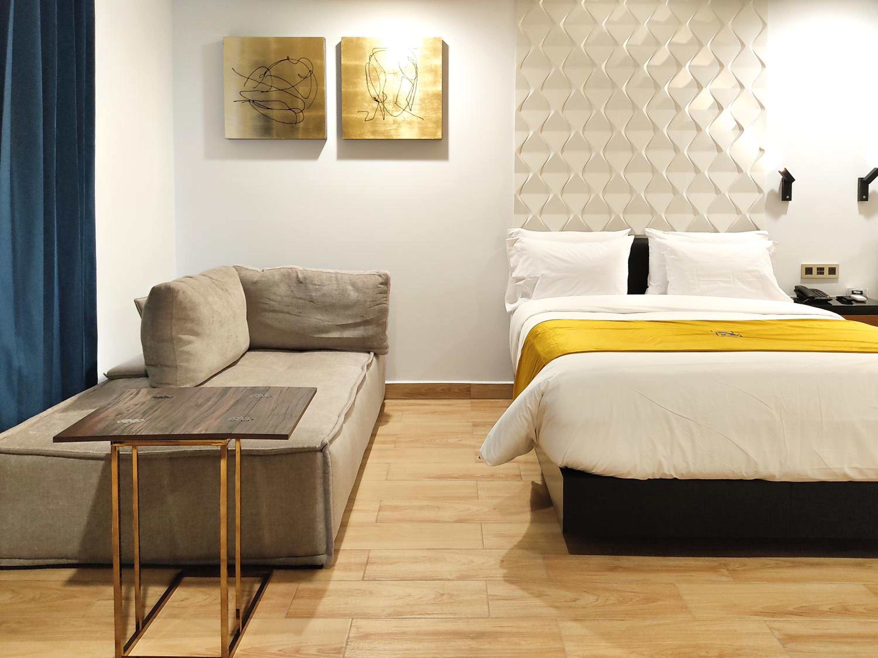 Deluxe Queen Suite - Photo 1