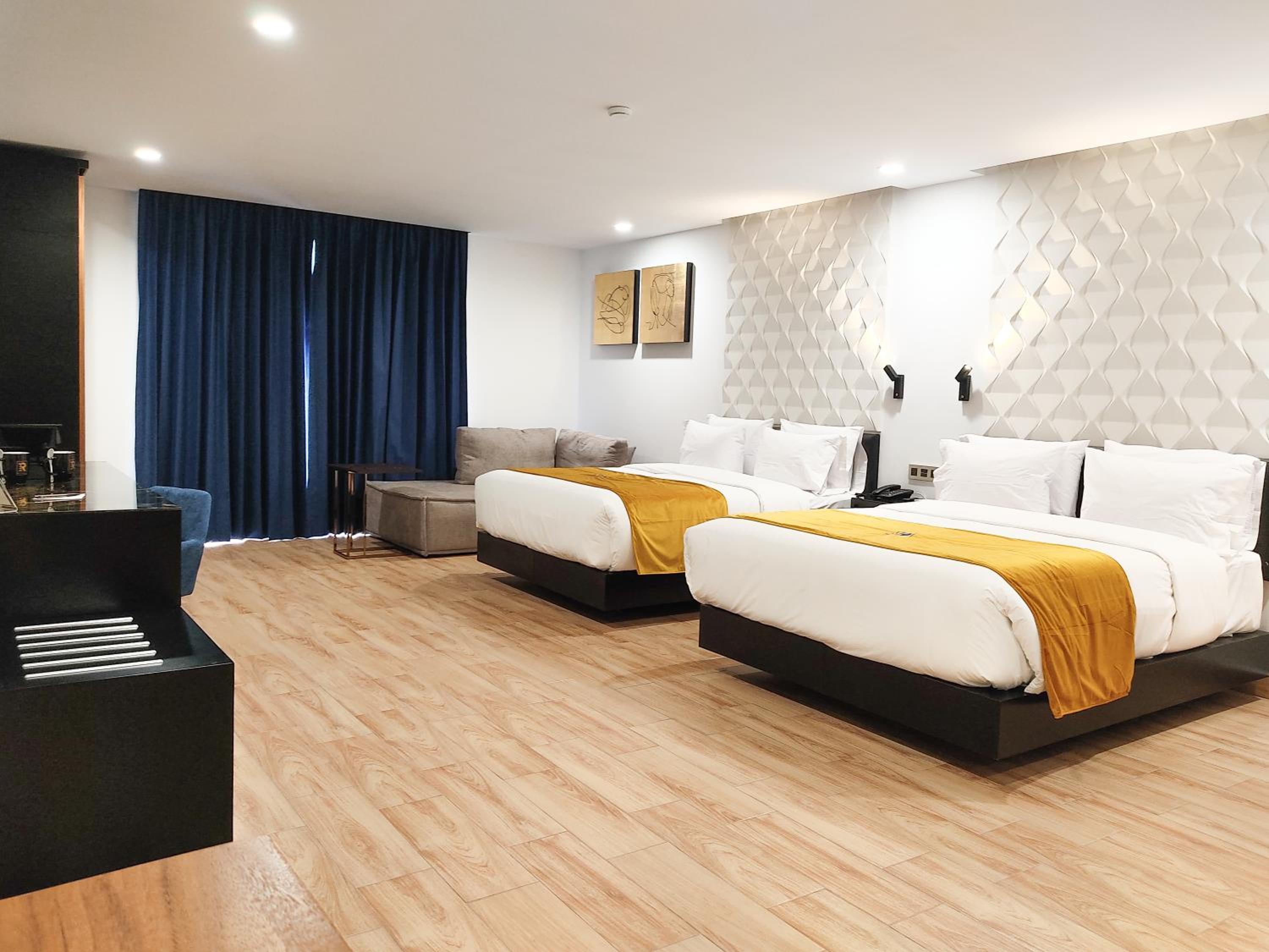 Deluxe Queen Suite - Photo 14